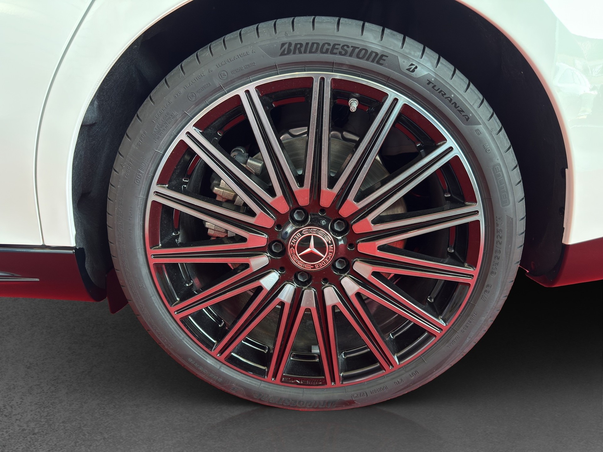 MERCEDES-BENZ CLA 350 4 Matic 85 kWh EQ-image-9