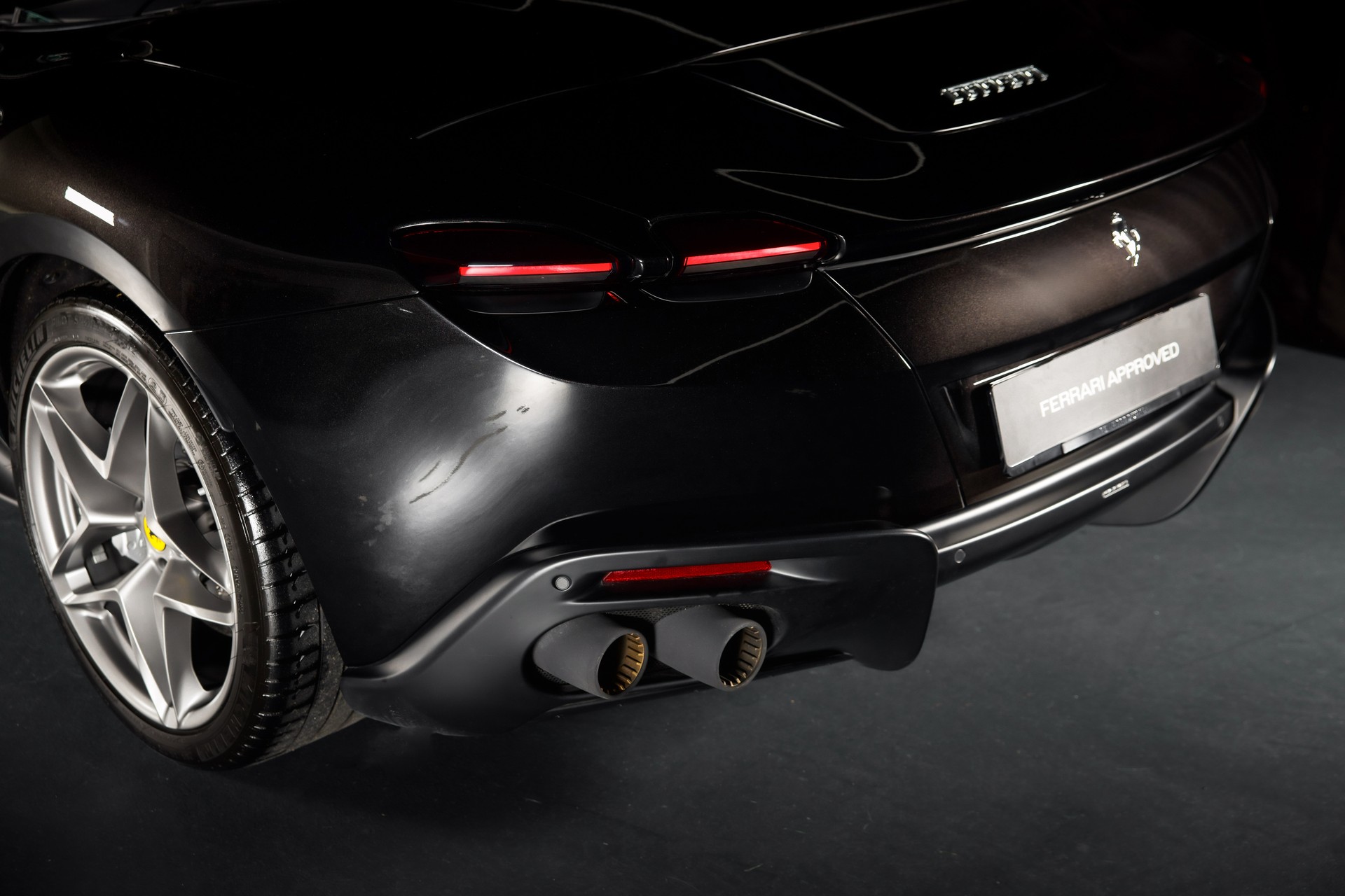 FERRARI Roma Spider 3.9 V8 T Nero Daytona-image-12