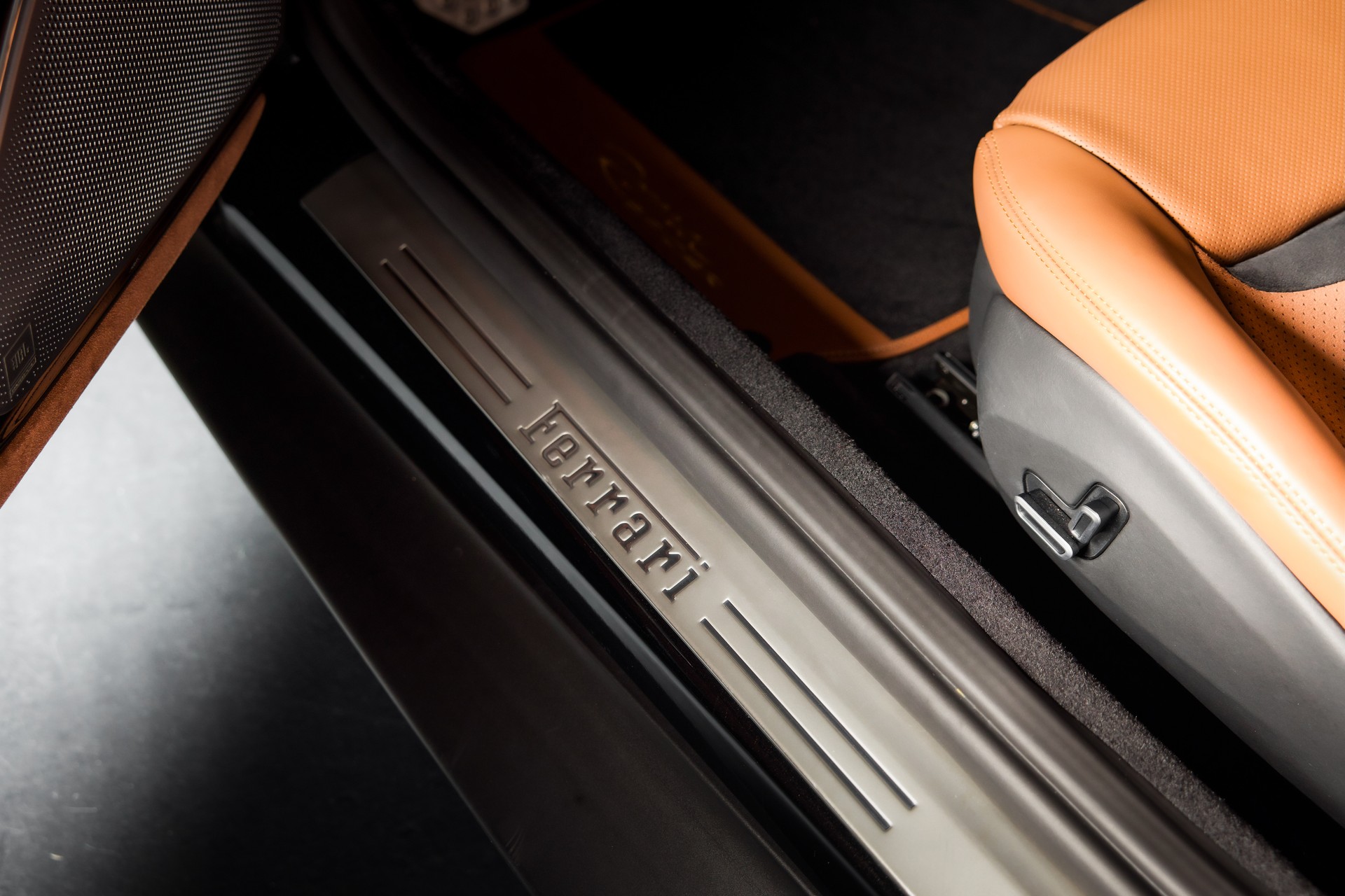 FERRARI Roma Spider 3.9 V8 T Nero Daytona-image-19