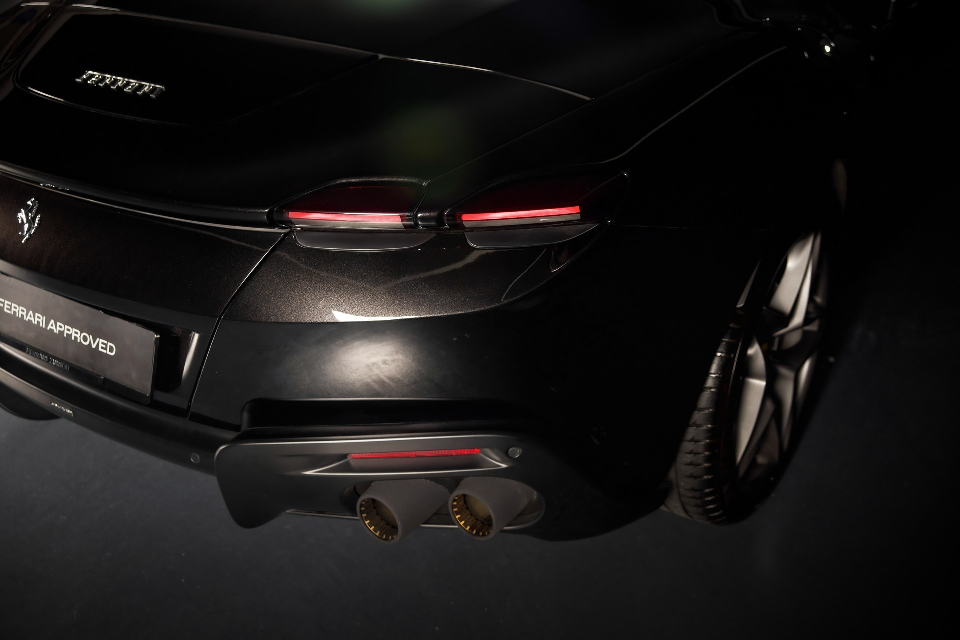 FERRARI Roma Spider 3.9 V8 T Nero Daytona-image-13
