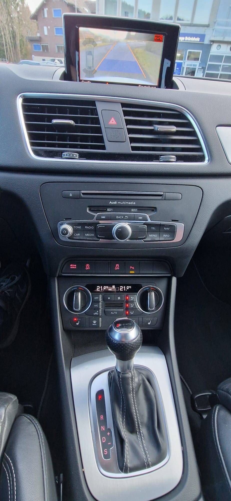 AUDI Q3 2.0 TDI sport quattro S-tronic-image-8
