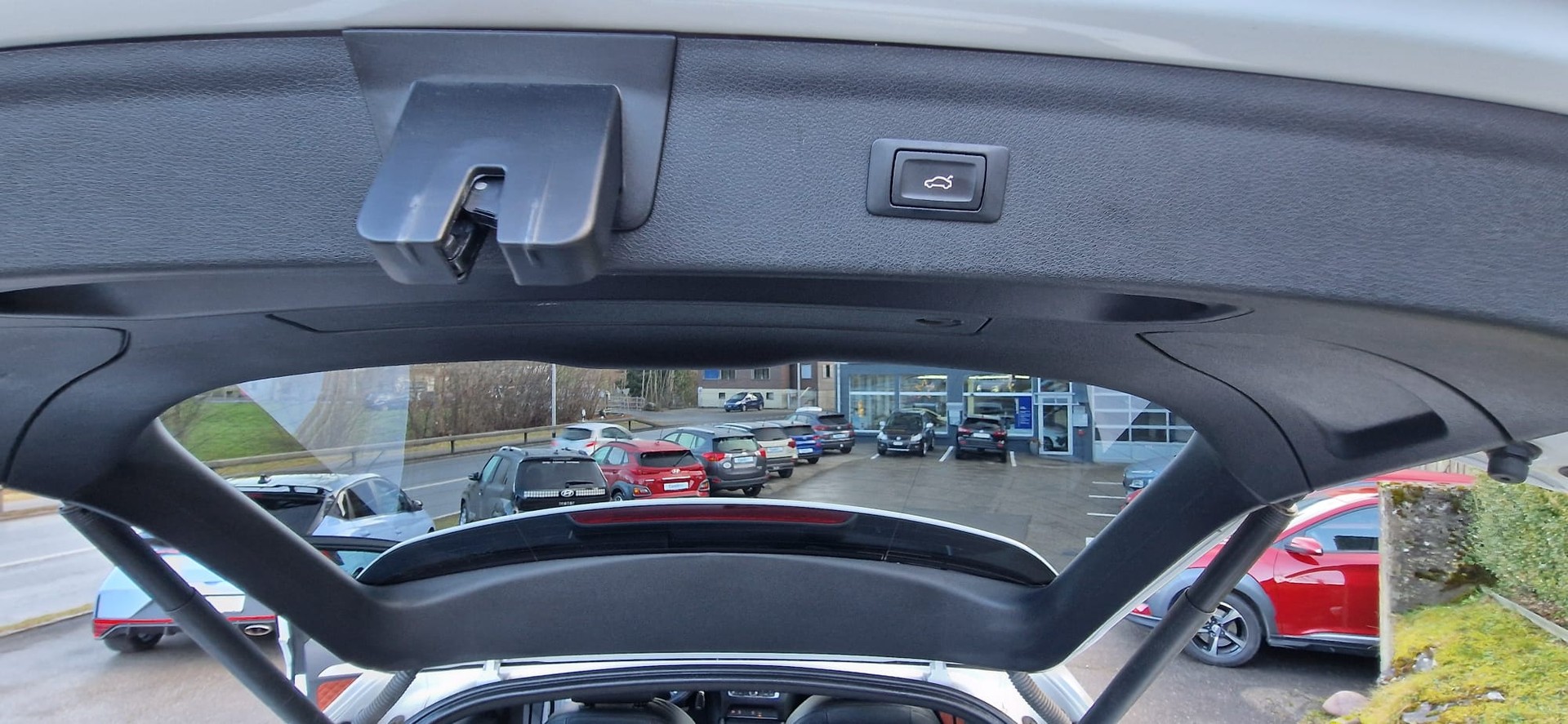 AUDI Q3 2.0 TDI sport quattro S-tronic-image-11