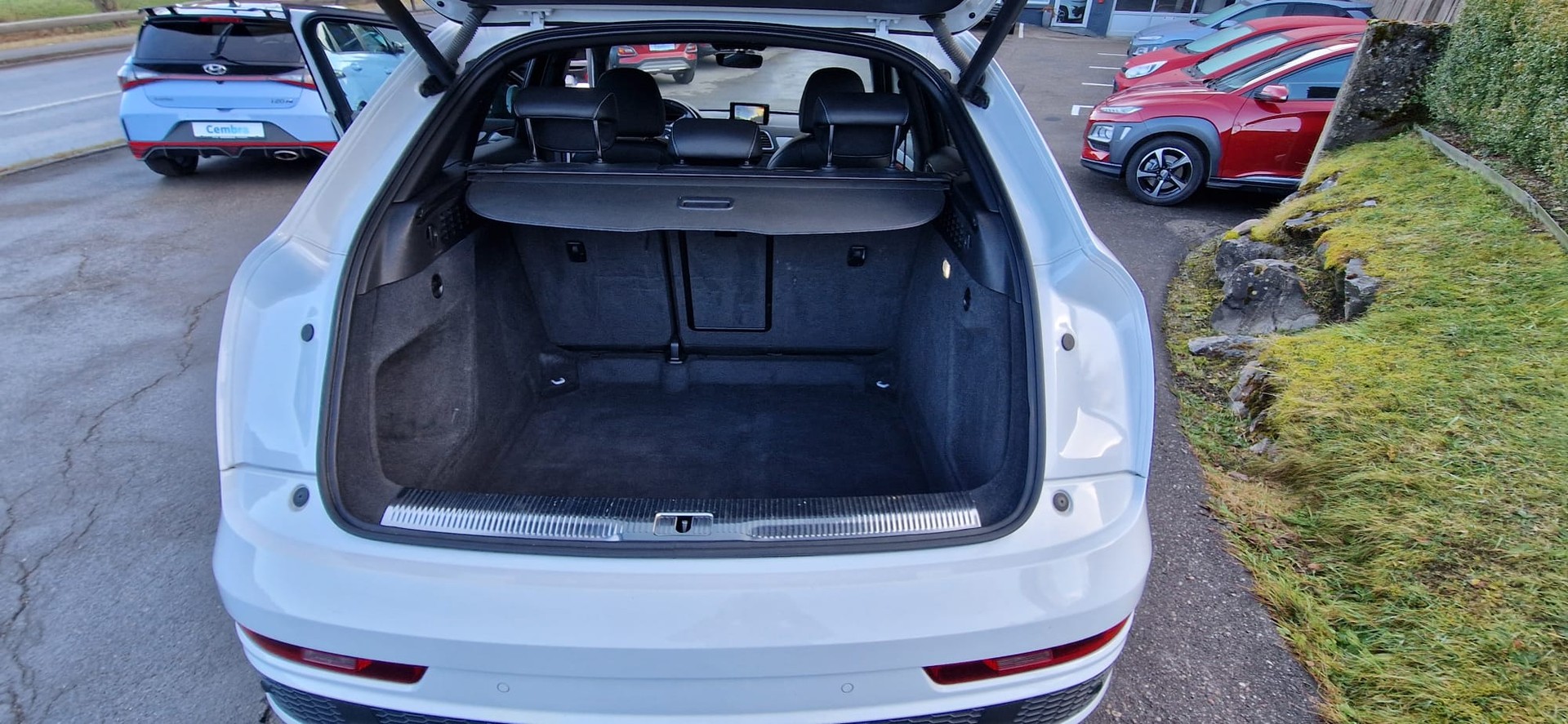 AUDI Q3 2.0 TDI sport quattro S-tronic-image-6