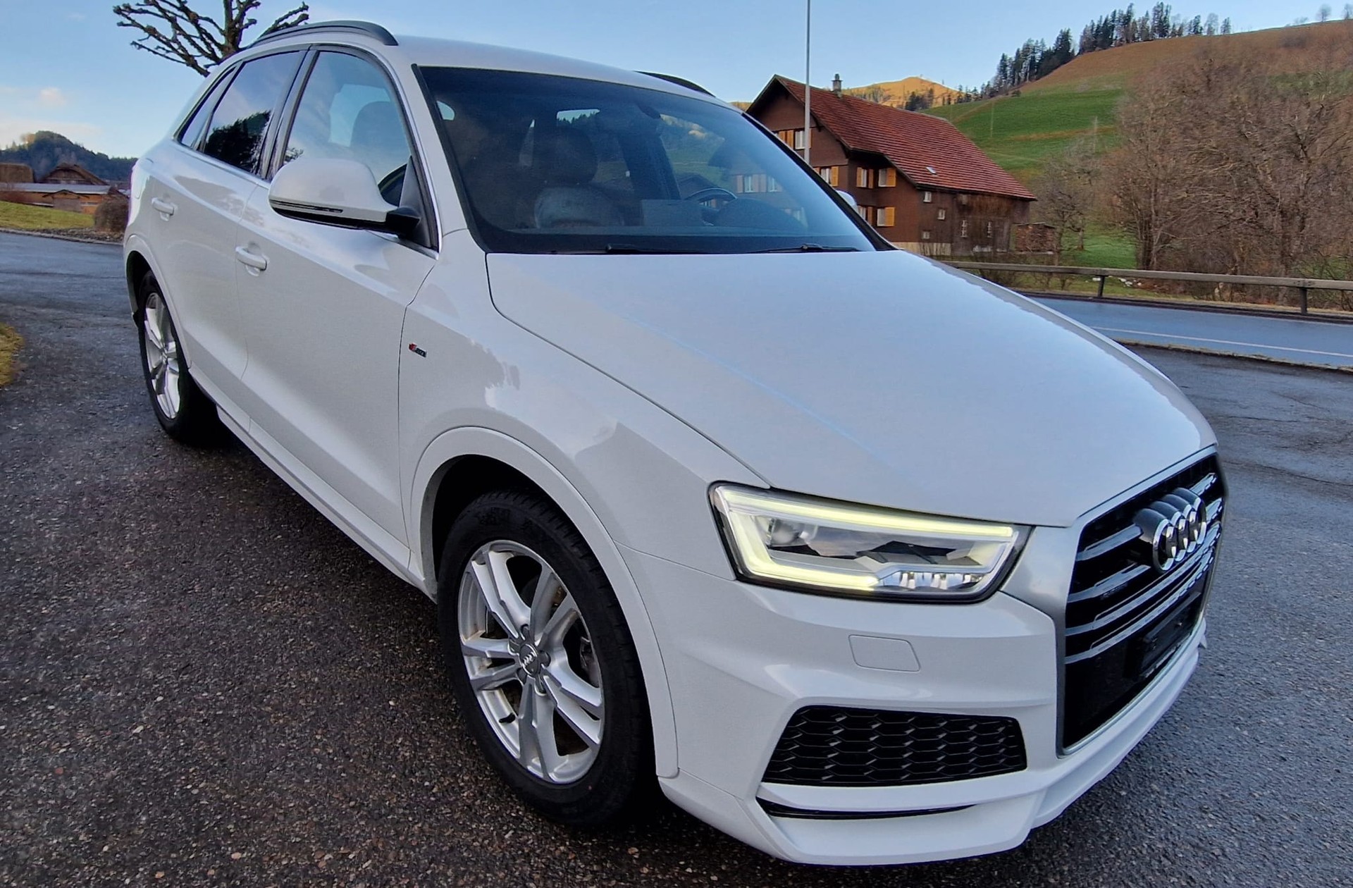 AUDI Q3 2.0 TDI sport quattro S-tronic-showroom-element-1