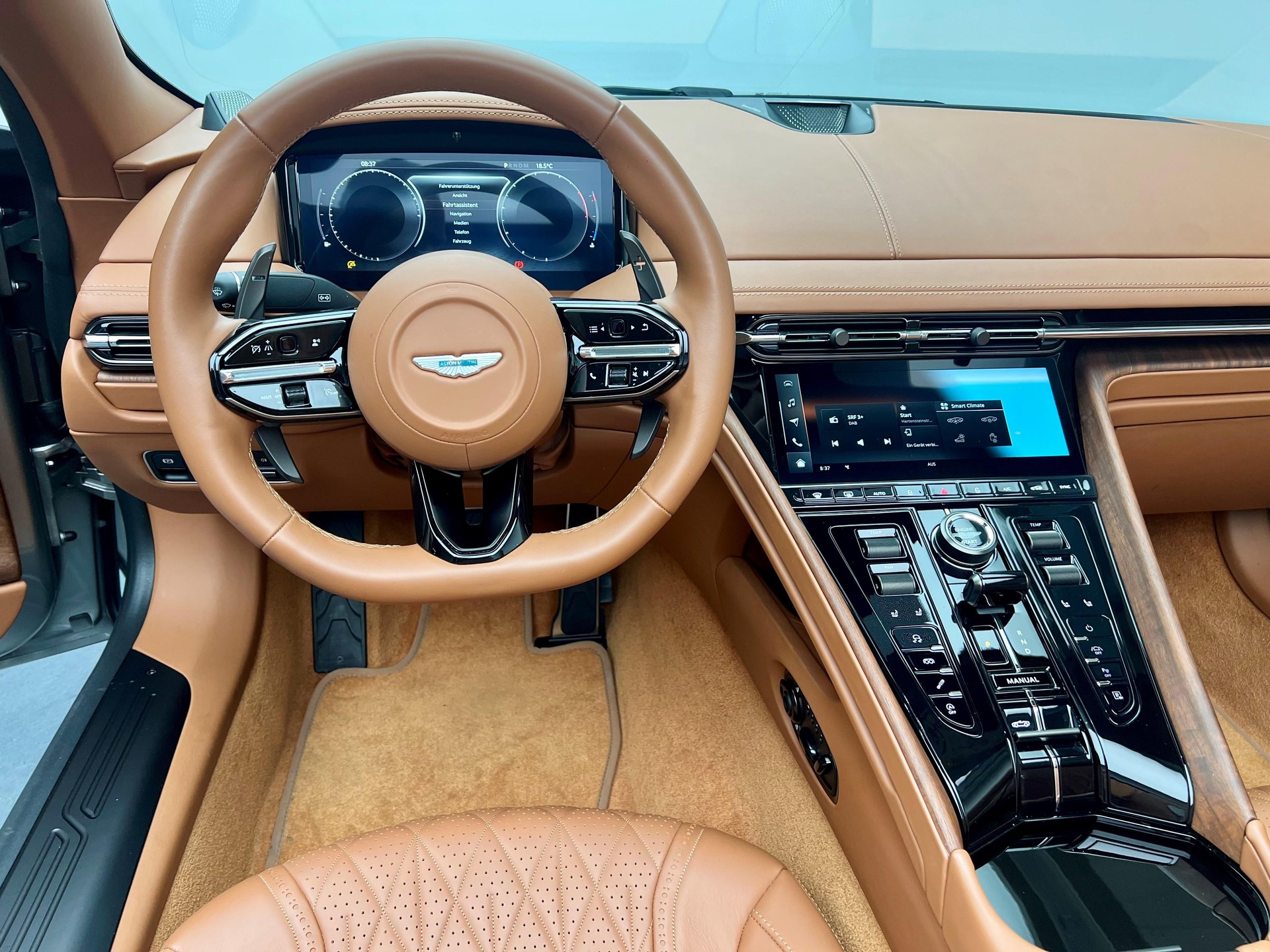 ASTON MARTIN DB12 Volante 4.0 V8 Bi-Turbo-image-4
