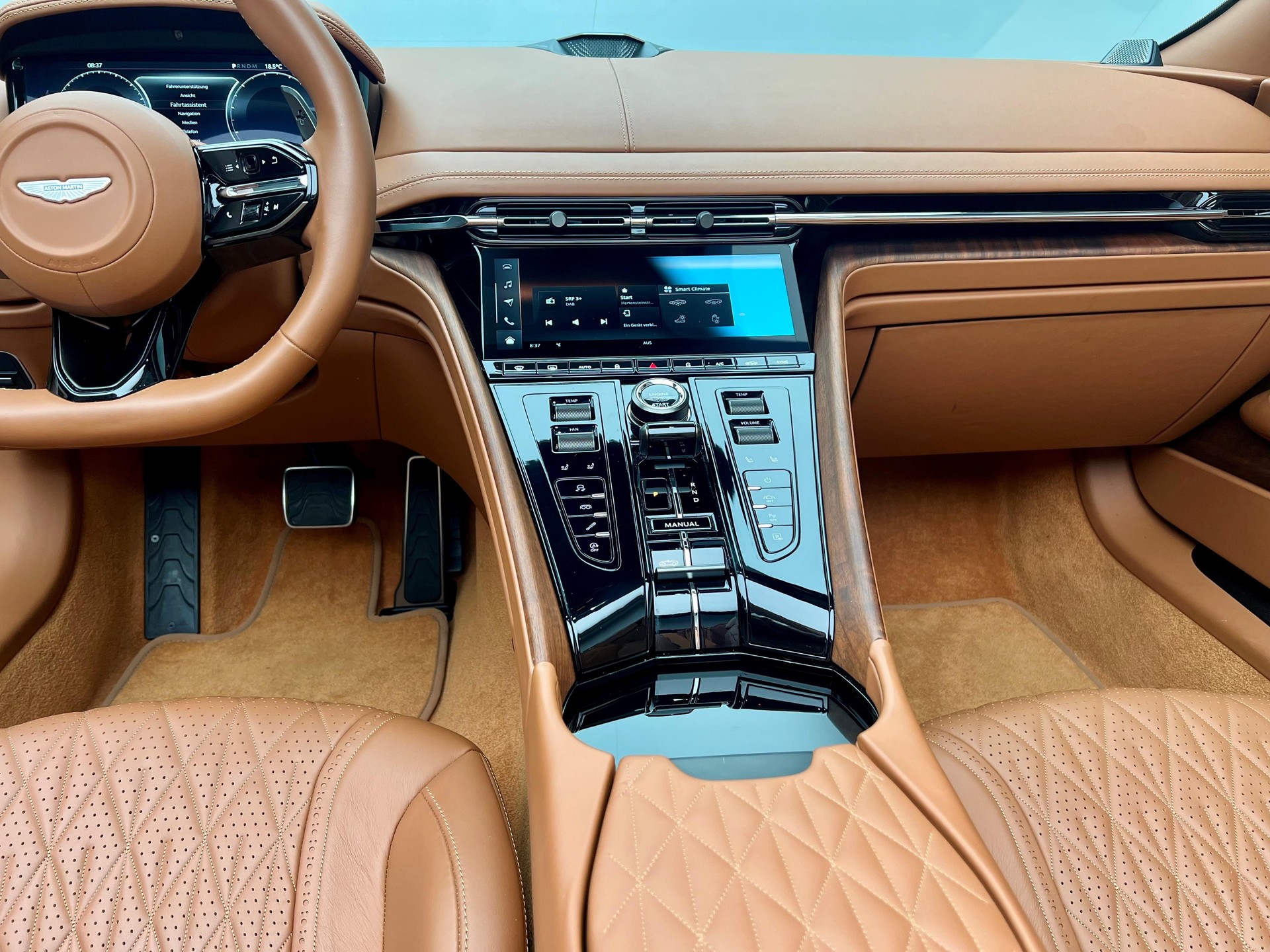 ASTON MARTIN DB12 Volante 4.0 V8 Bi-Turbo-image-10