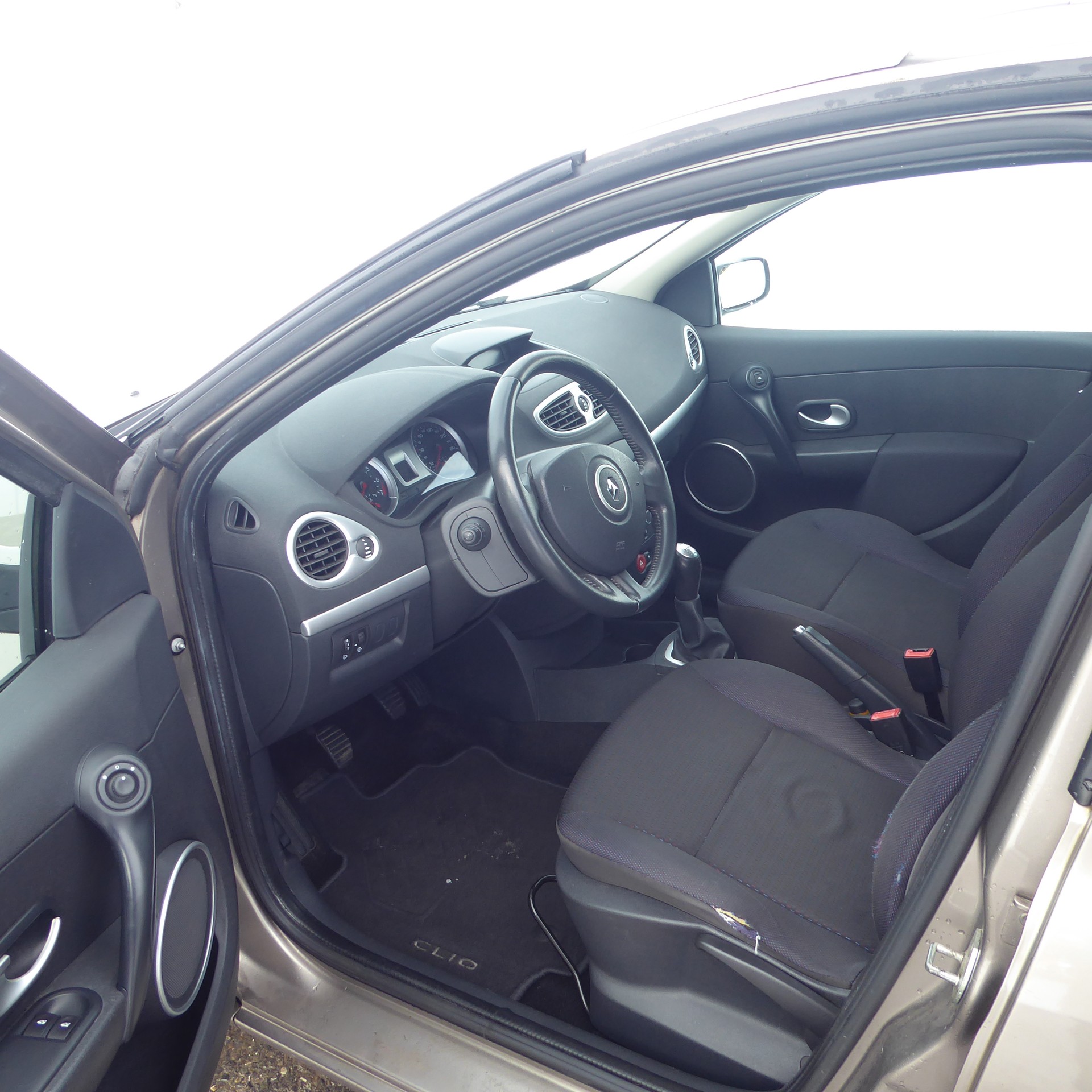 RENAULT Clio Grandtour 1.2 16V Turbo Dynamique-image-4