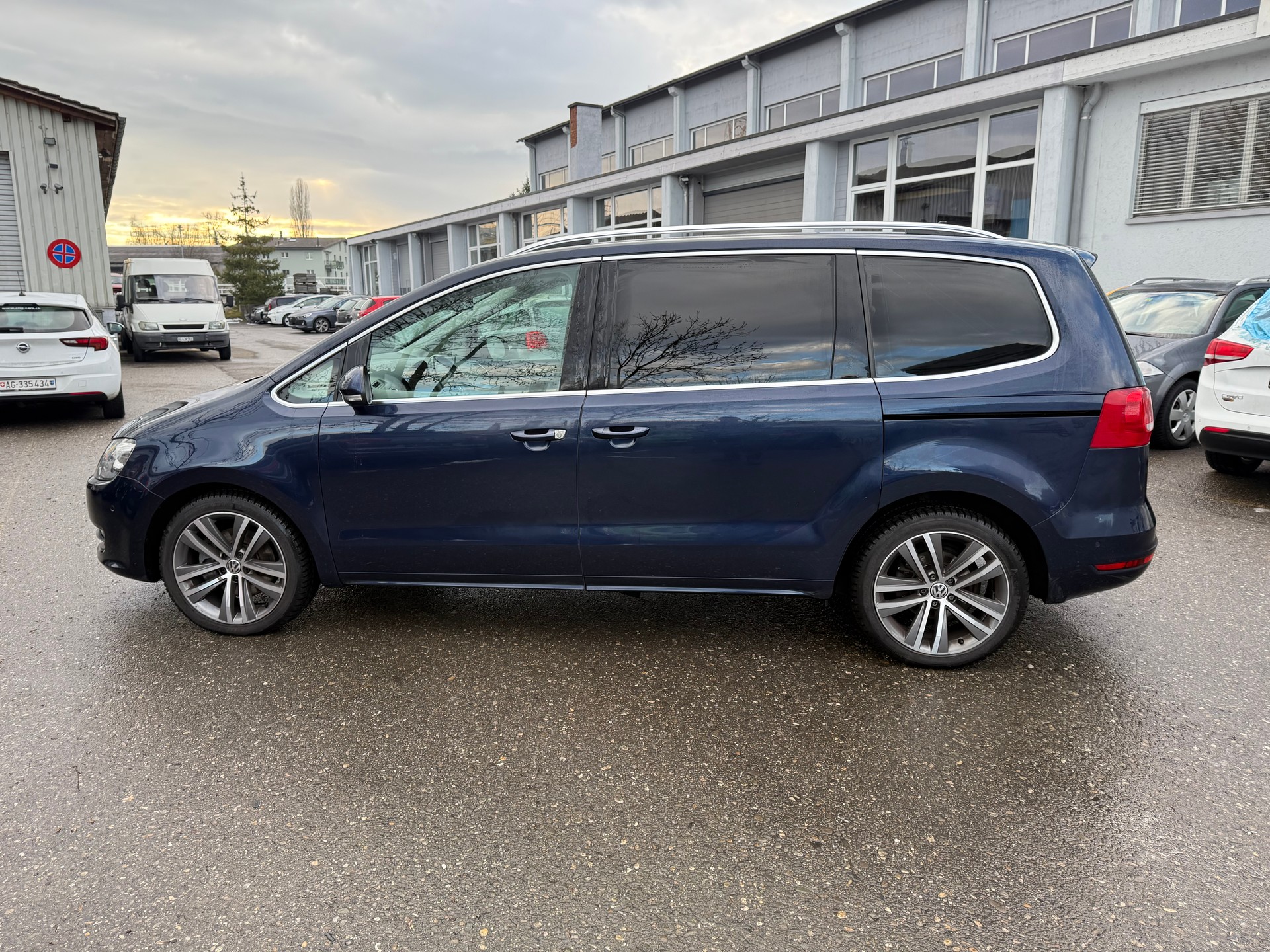 VW Sharan 2.0 TSI Highline DSG-image-4