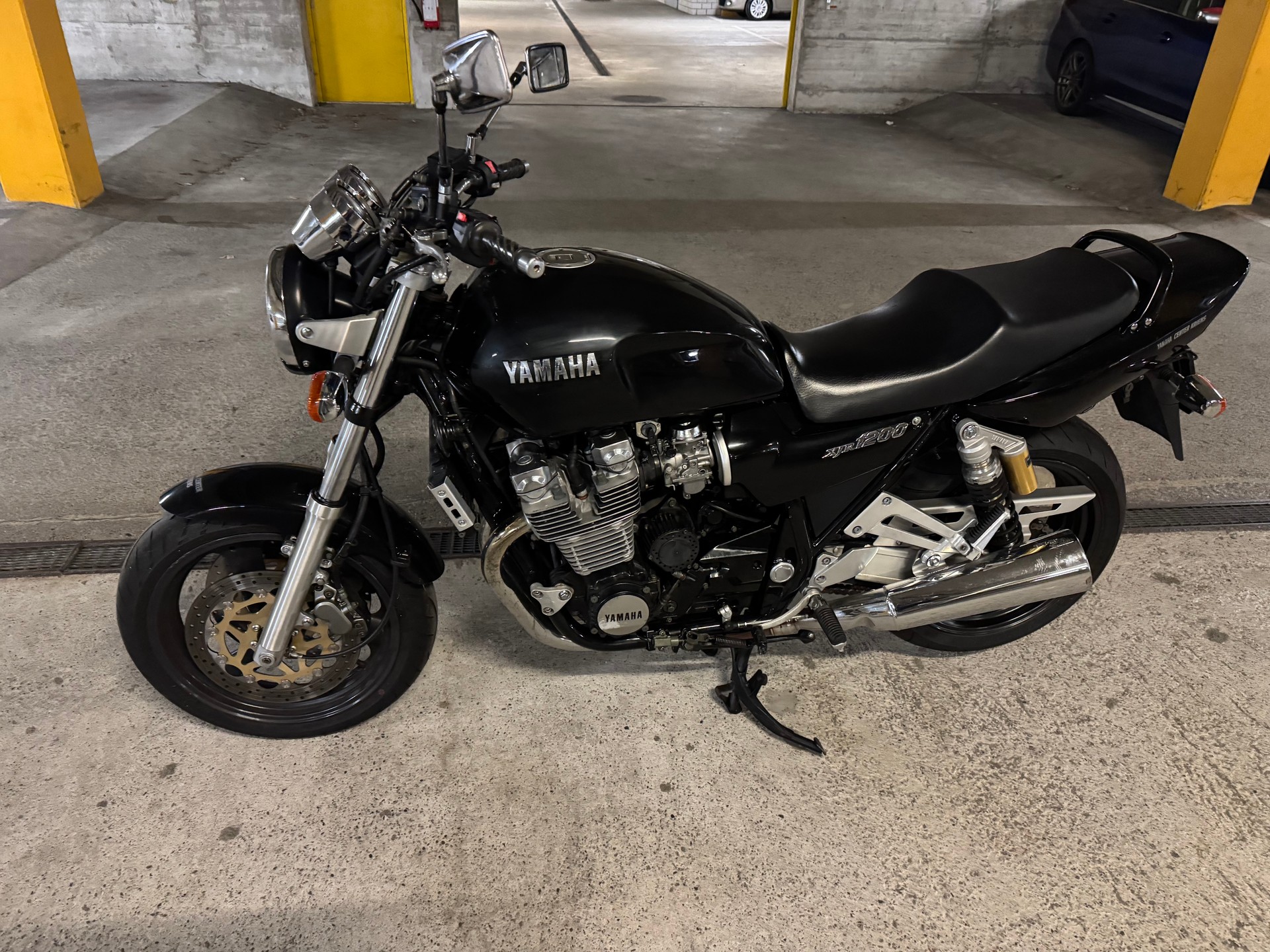 YAMAHA XJR 1200-image-6