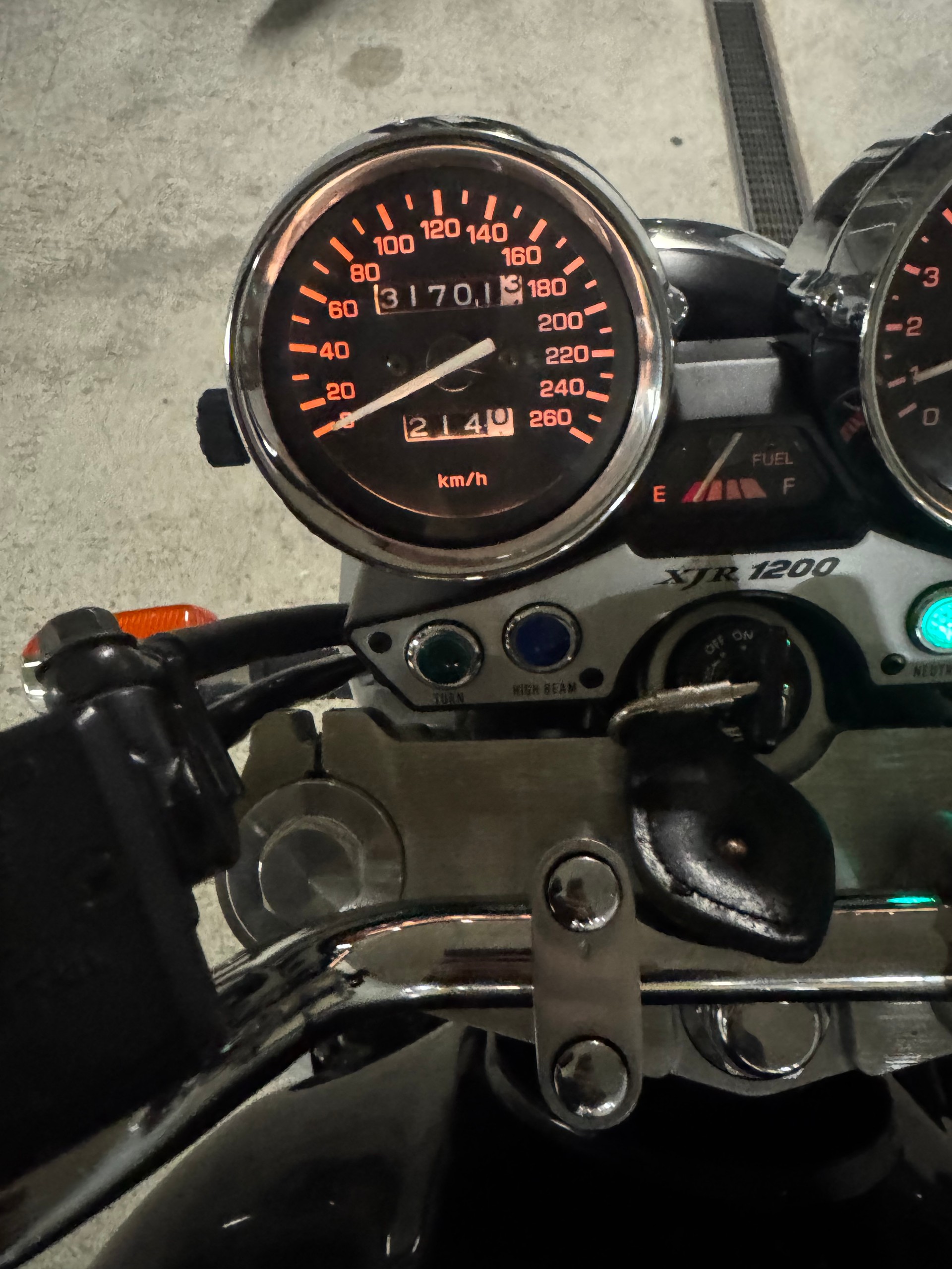 YAMAHA XJR 1200-image-7