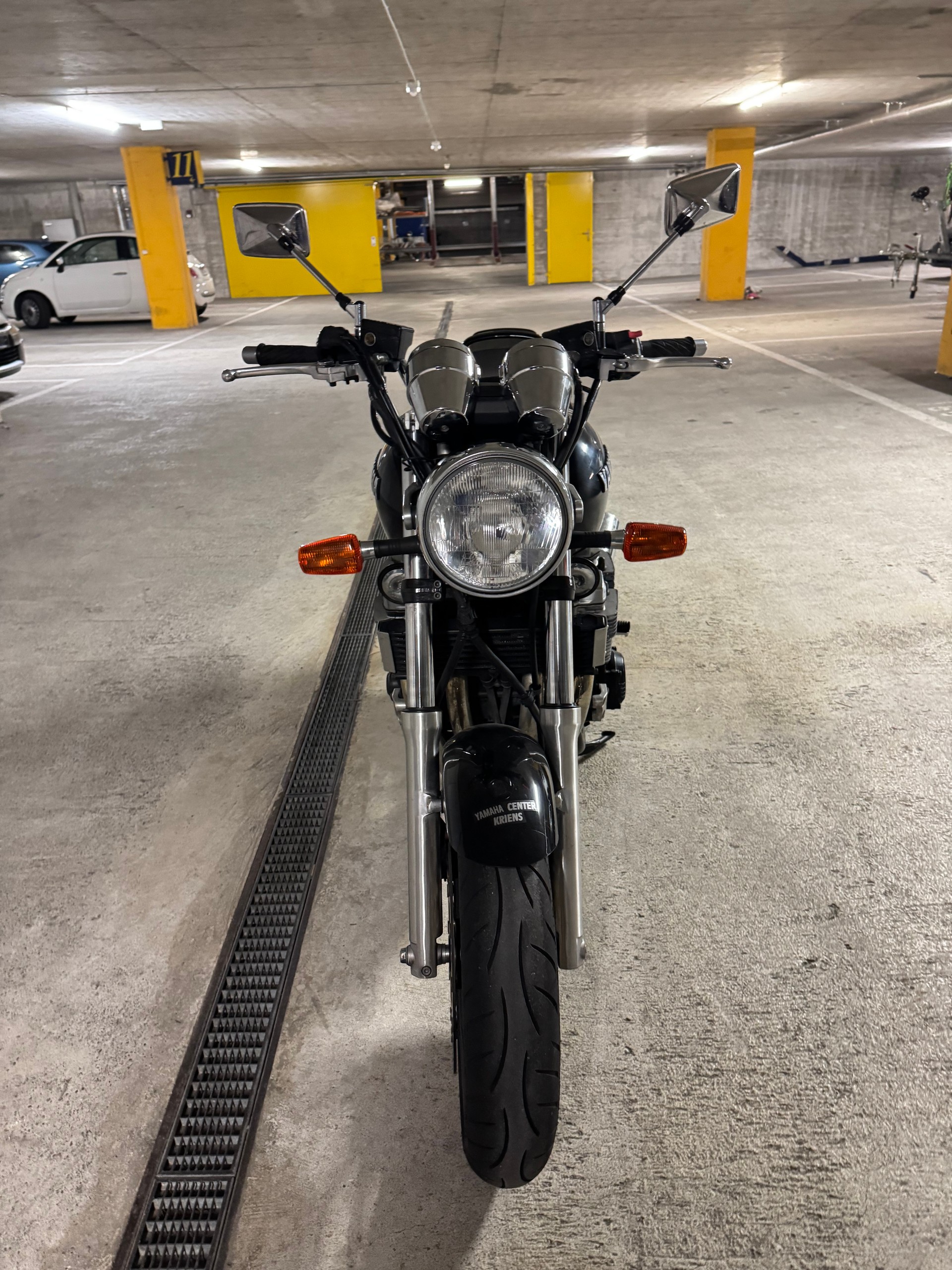 YAMAHA XJR 1200-image-1