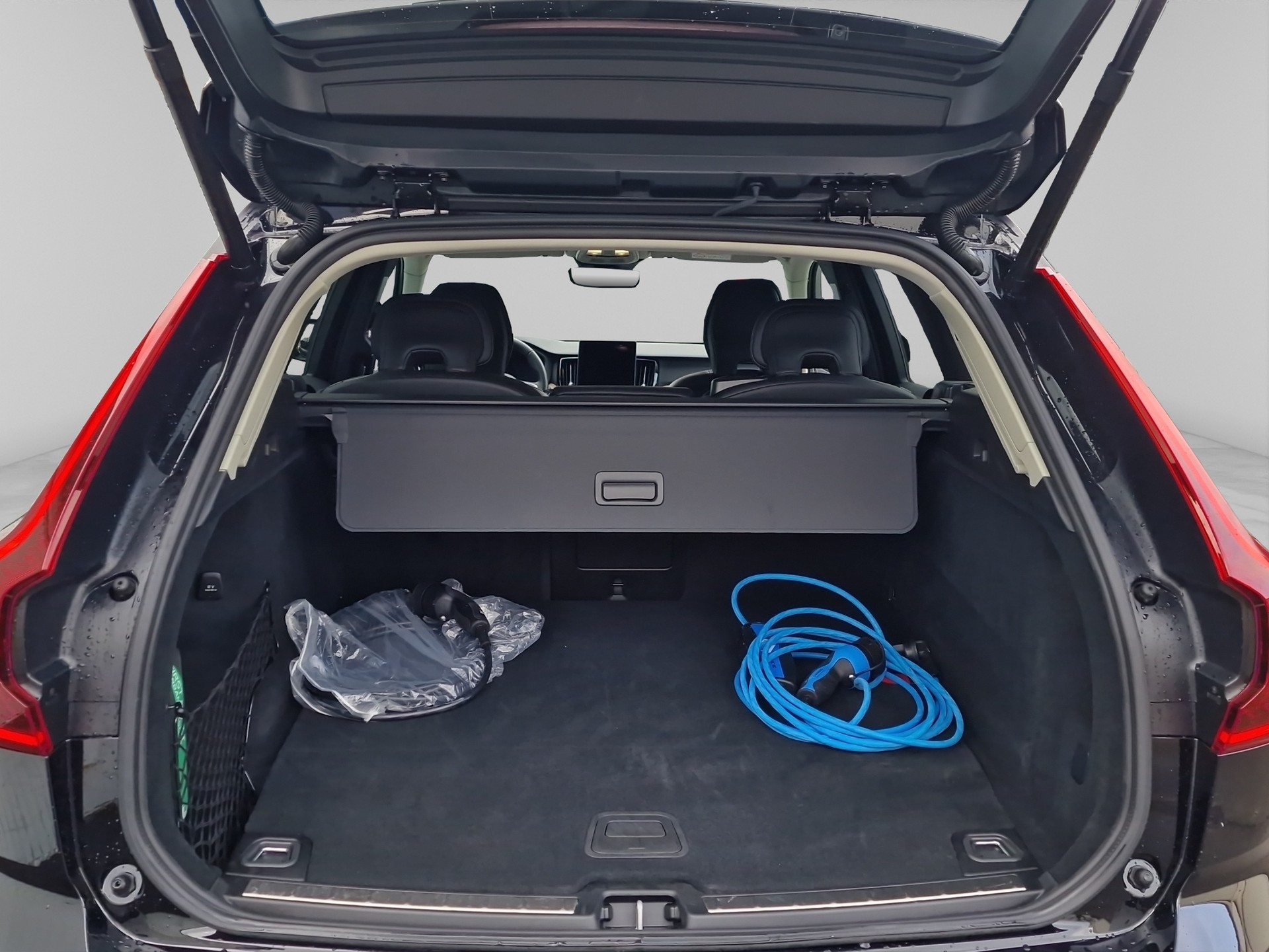 VOLVO XC60 2.0 T8 TE Plus Dark eAWD-image-15