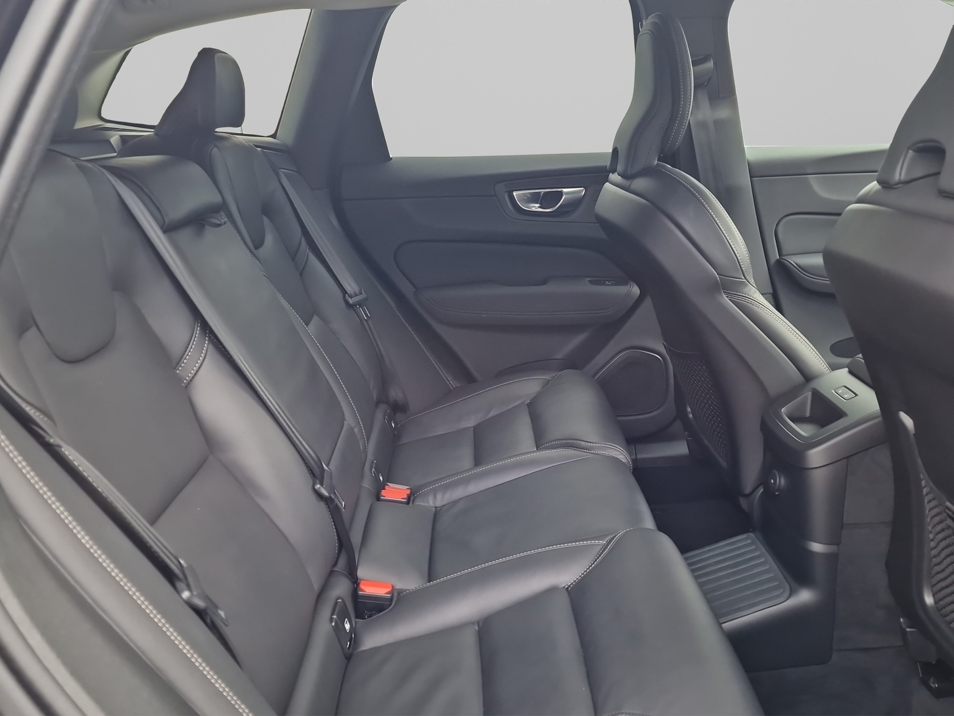 VOLVO XC60 2.0 T8 TE Plus Dark eAWD-image-12