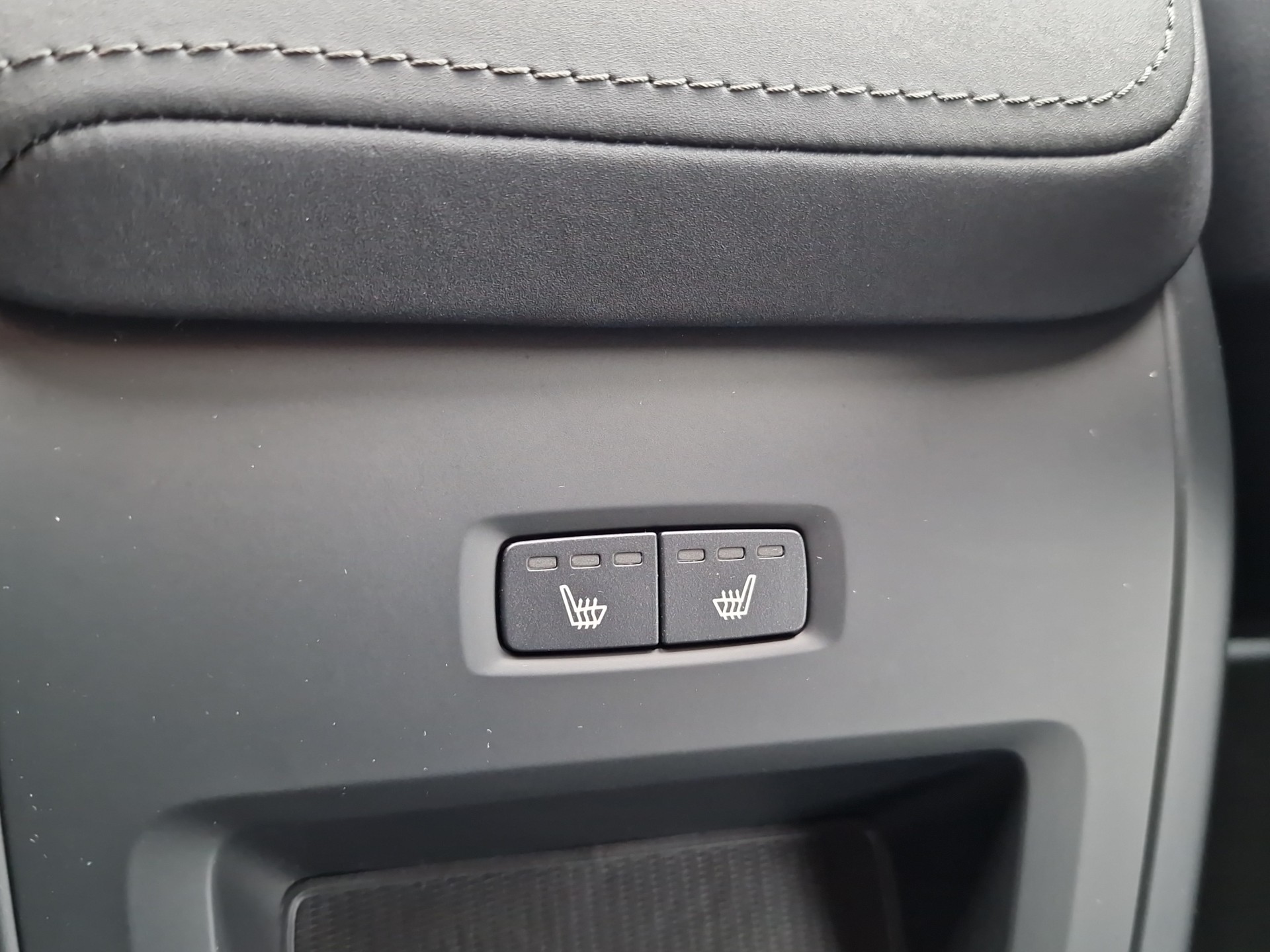 VOLVO XC60 2.0 T8 TE Plus Dark eAWD-image-16