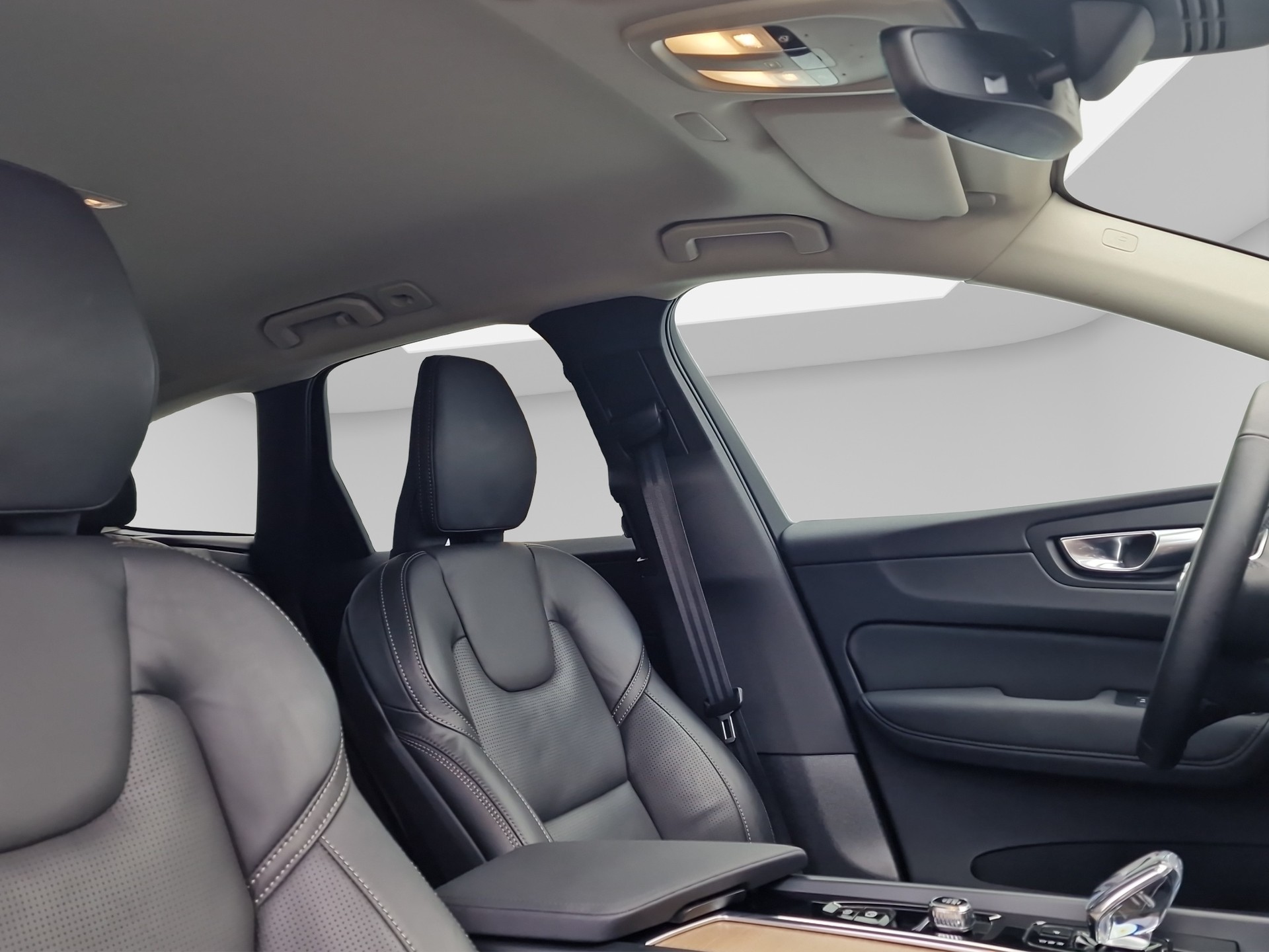 VOLVO XC60 2.0 T8 TE Plus Dark eAWD-image-13
