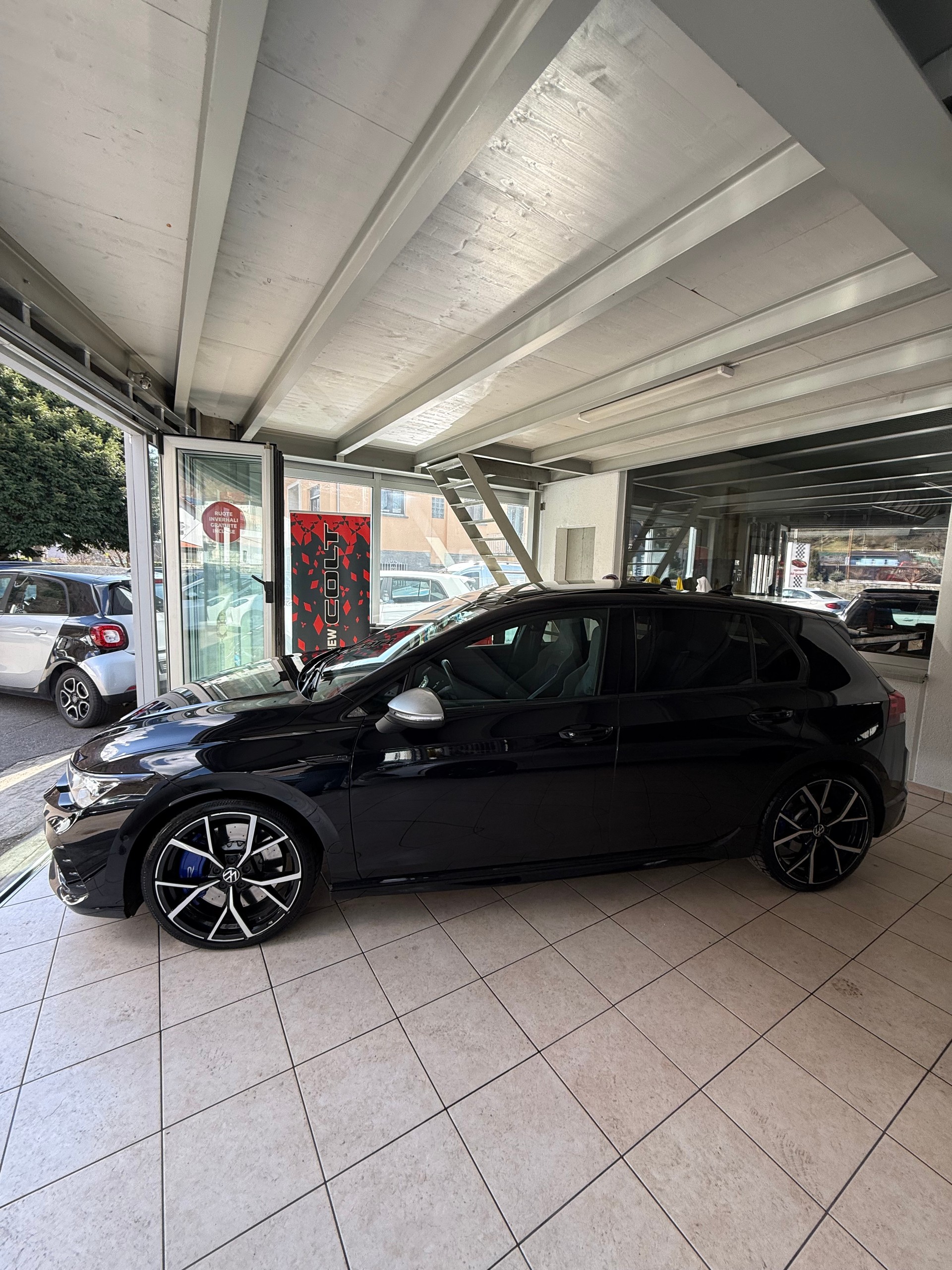 VW Golf 2.0 TSI R DSG 4Motion-image-2