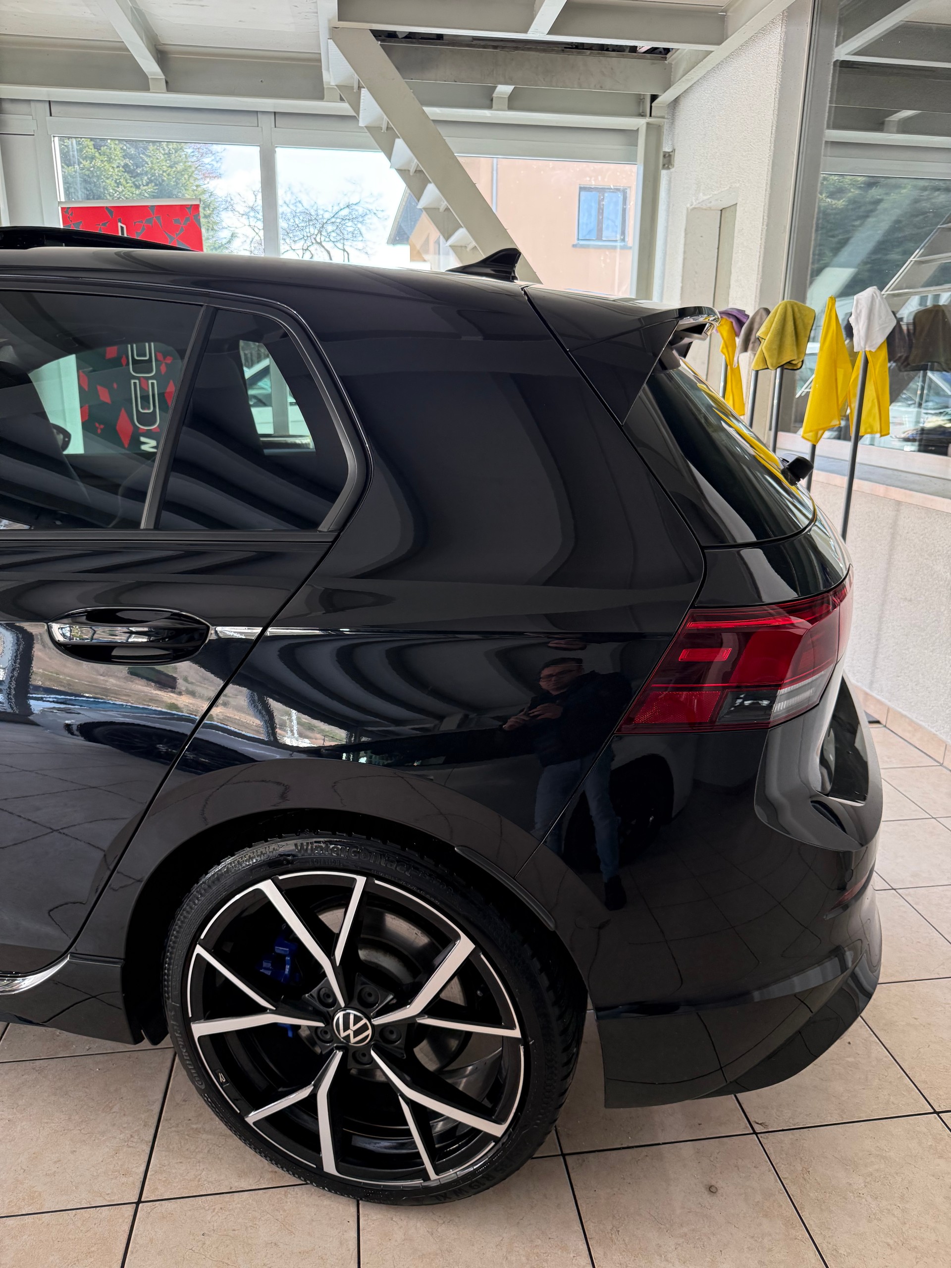 VW Golf 2.0 TSI R DSG 4Motion-image-4