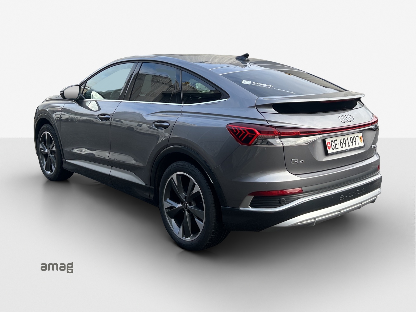 AUDI Q4 Sportback e-tron 50 quattro-showroom-element-2