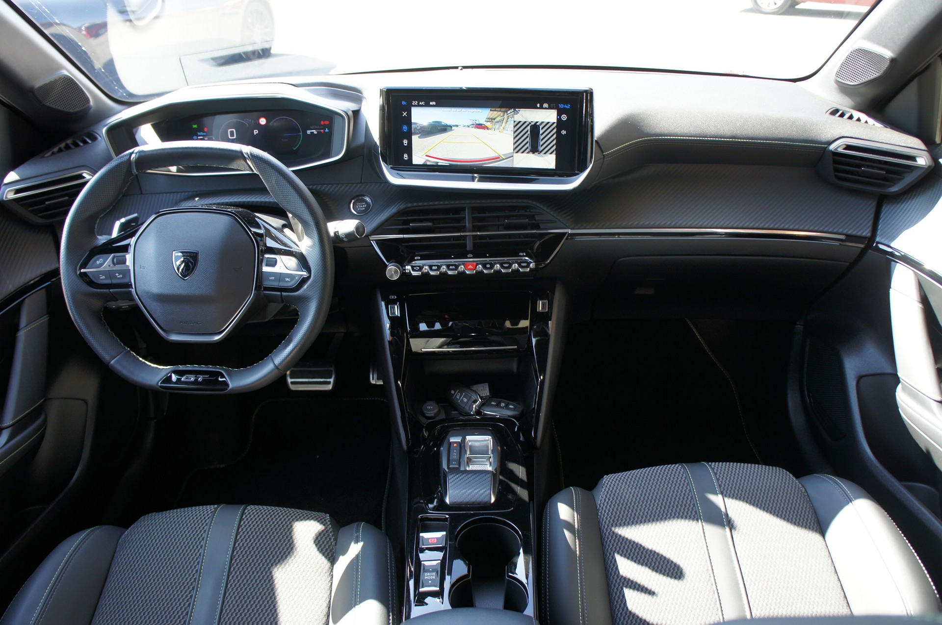 PEUGEOT 208 1.2 MHEV 145 GT-image-10