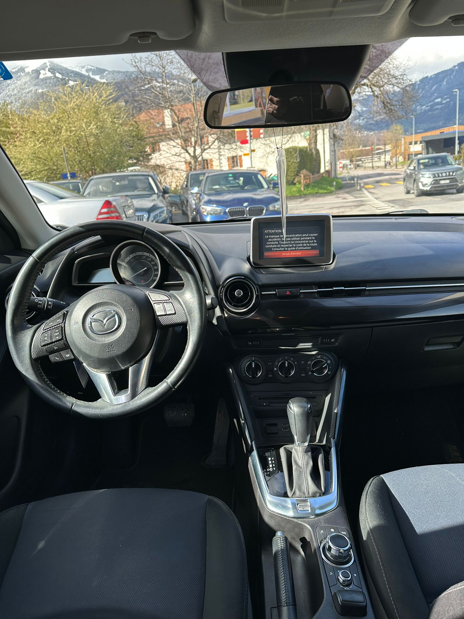 MAZDA 2 1.5i 16V Skyactiv-G Revolution Drive-image-9
