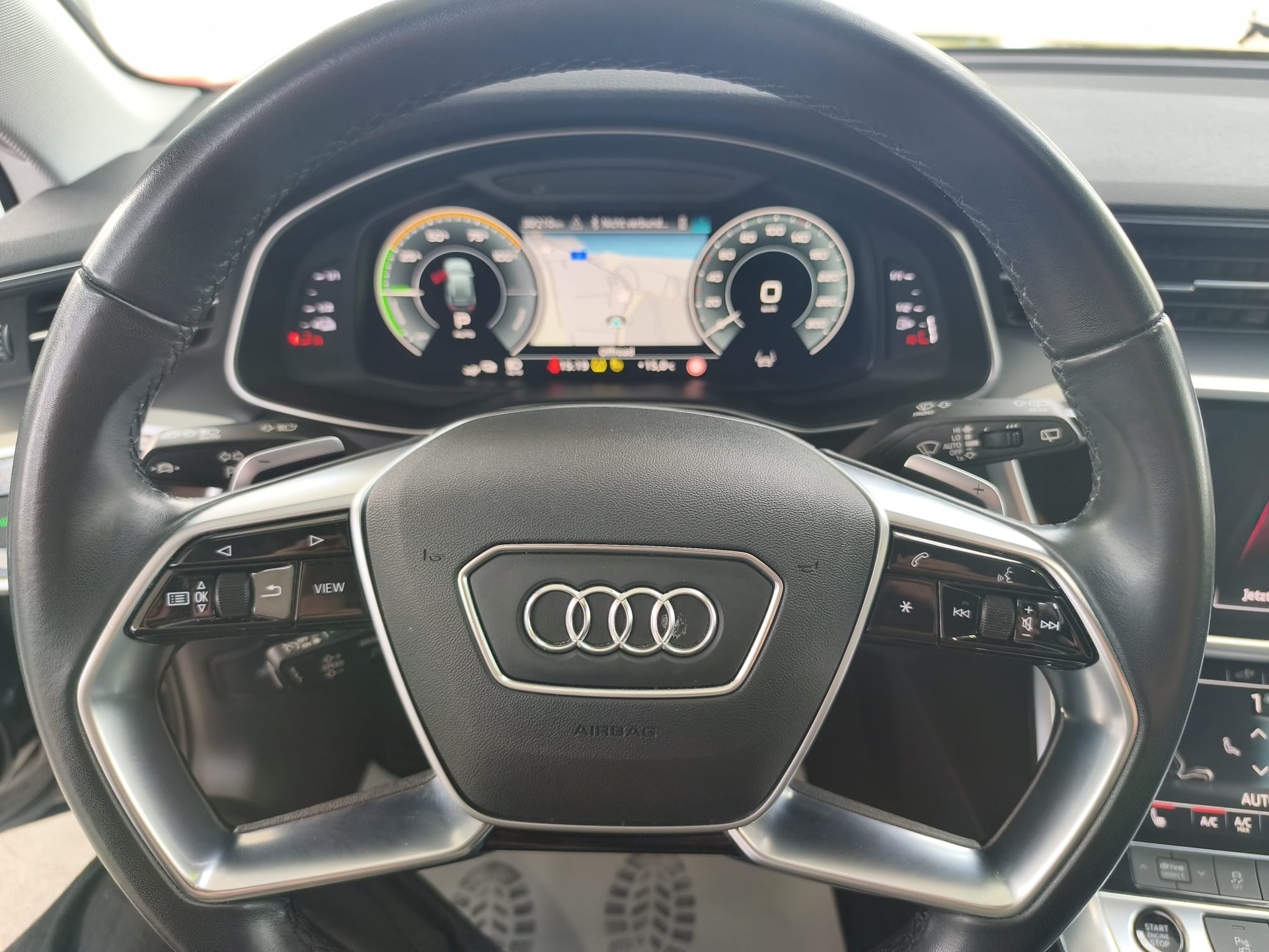 AUDI A6 Avant 50 TFSIe quattro S-tronic-image-11