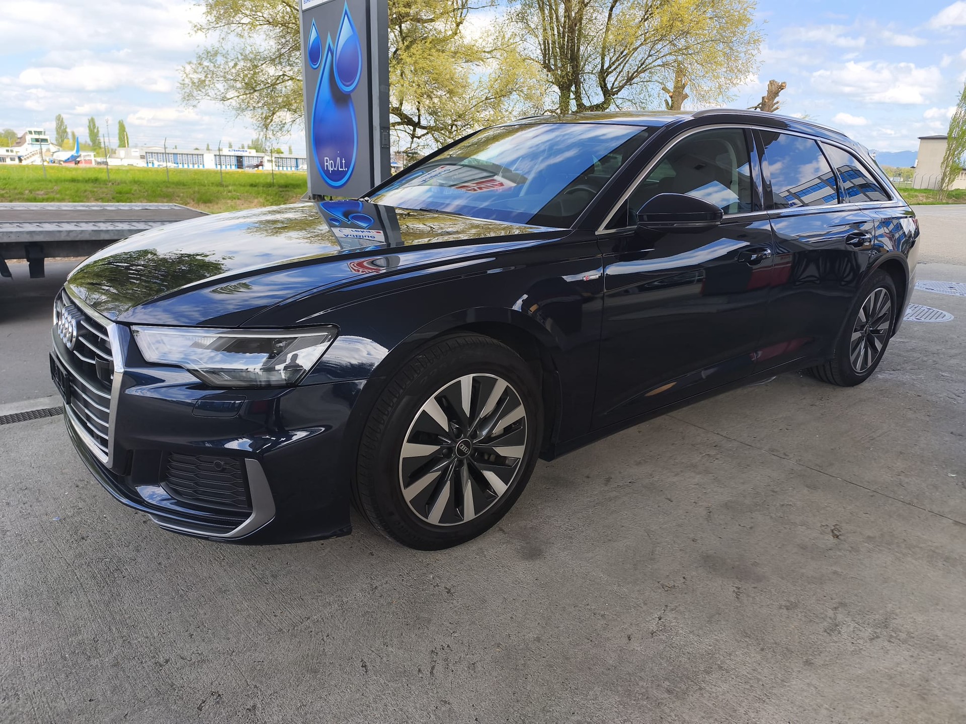 AUDI A6 Avant 50 TFSIe quattro S-tronic-image-2