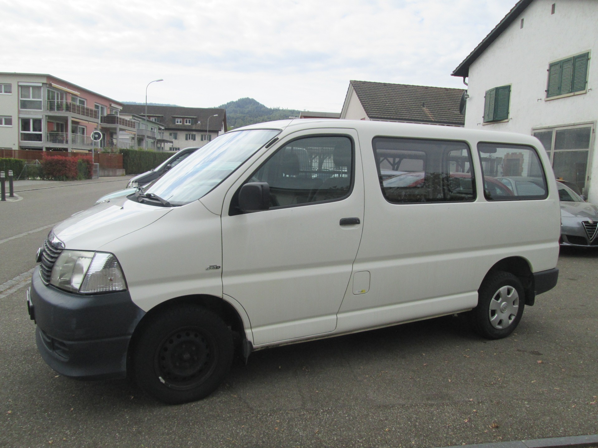TOYOTA Hiace D-4D Van SWB