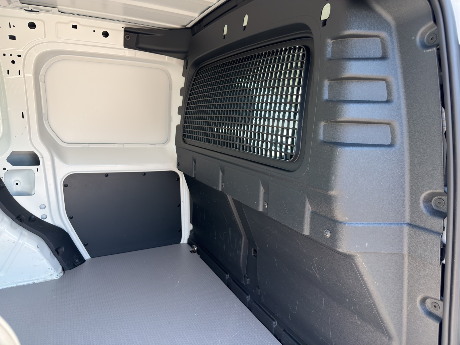VW Caddy Cargo 2.0TDI Entry-image-11