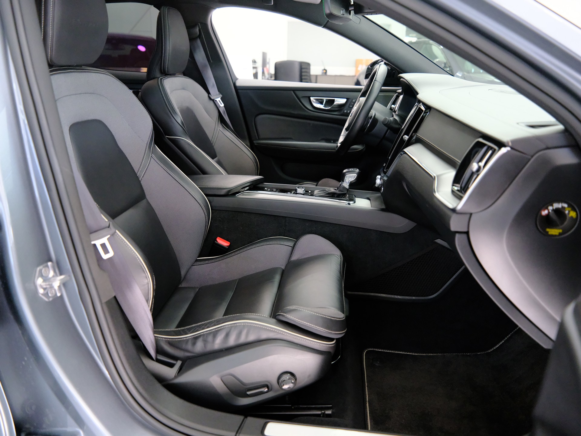 VOLVO S60 T5 R-Design Geartronic-image-13