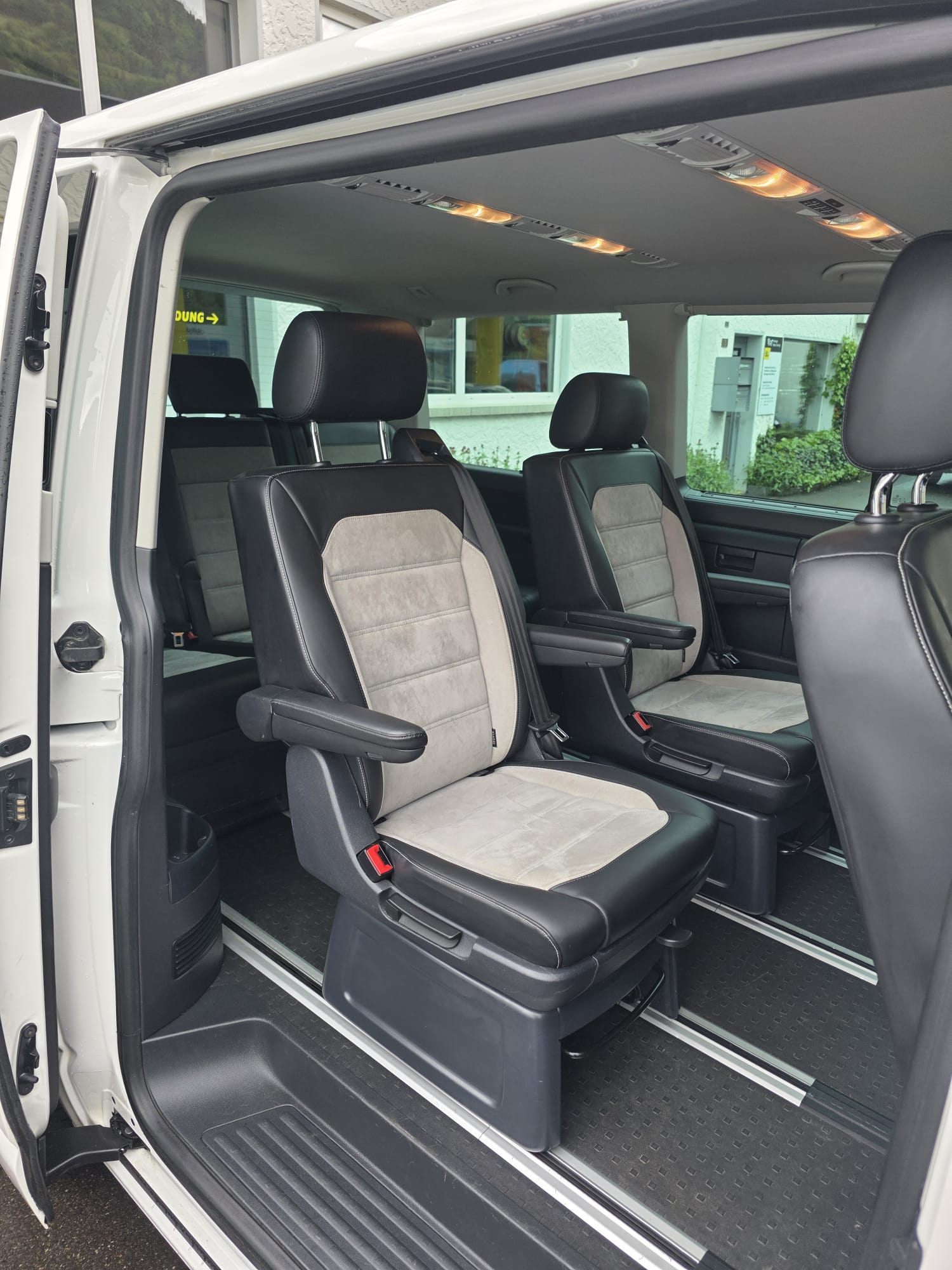 VW T6 Multivan 2.0 TSI Family 4Motion DSG-image-7