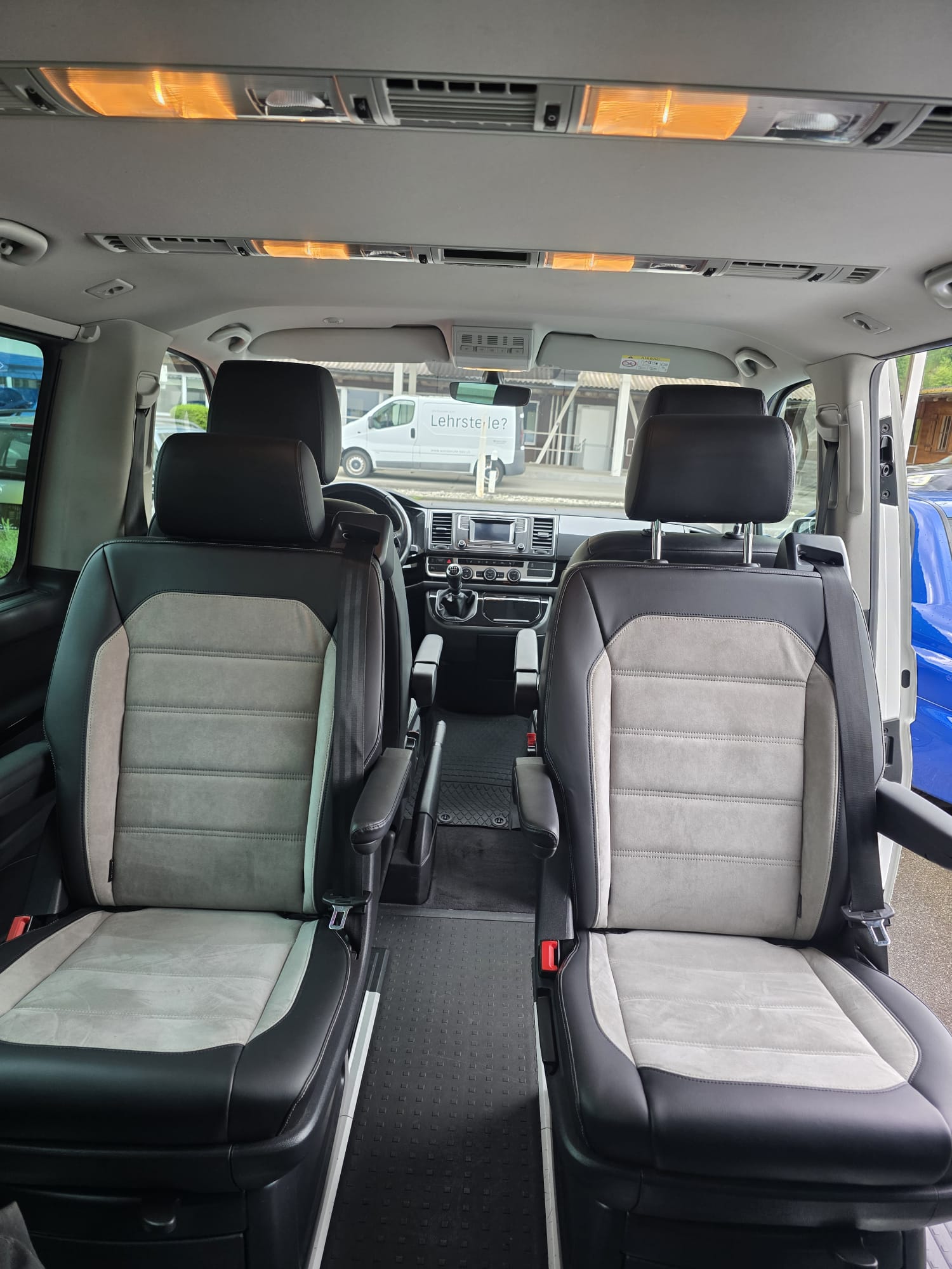 VW T6 Multivan 2.0 TSI Family 4Motion DSG-image-5