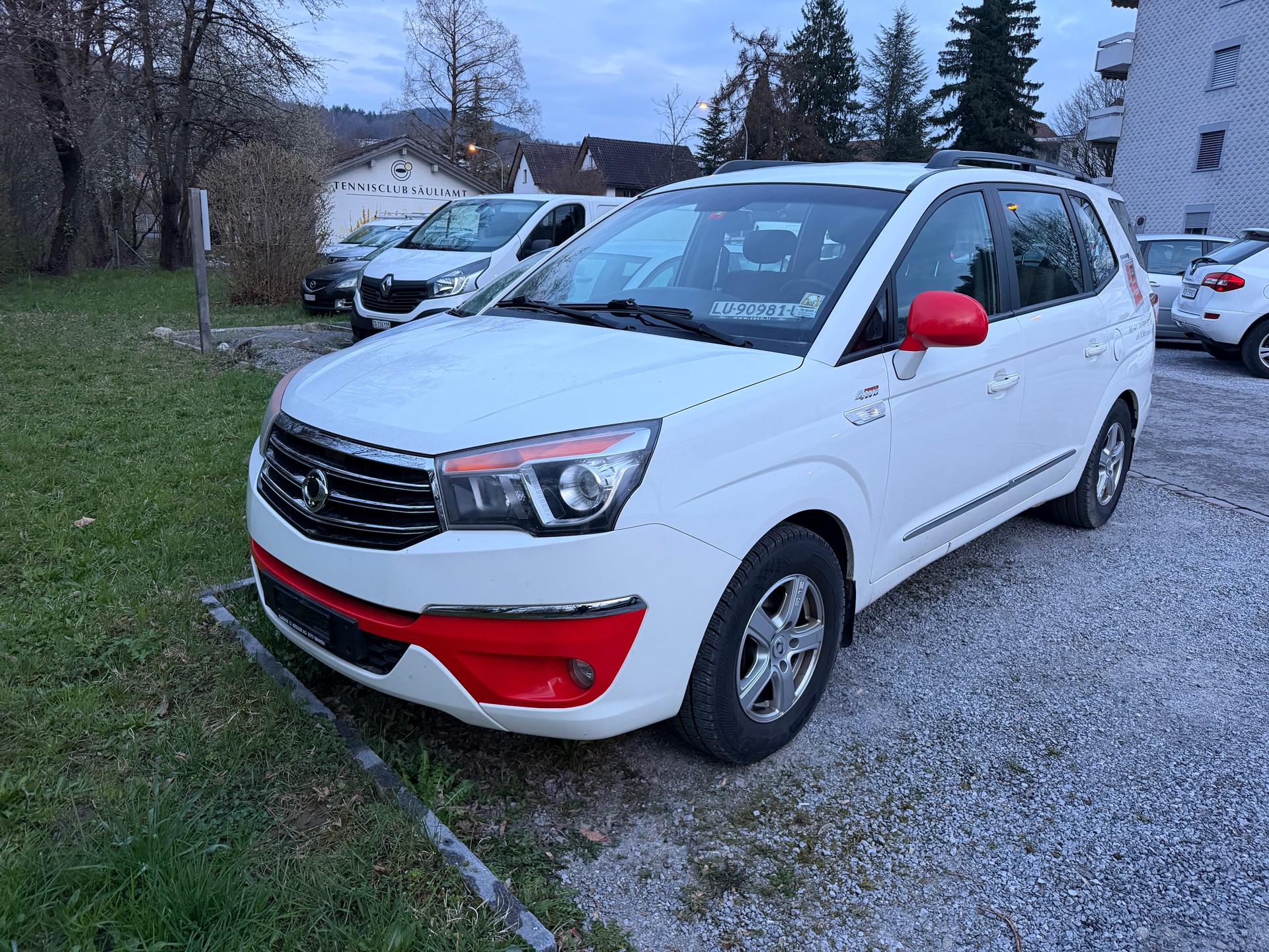 KGM-SsangYong Rodius SV200 e-XDi Quartz 4WD E-Tronic