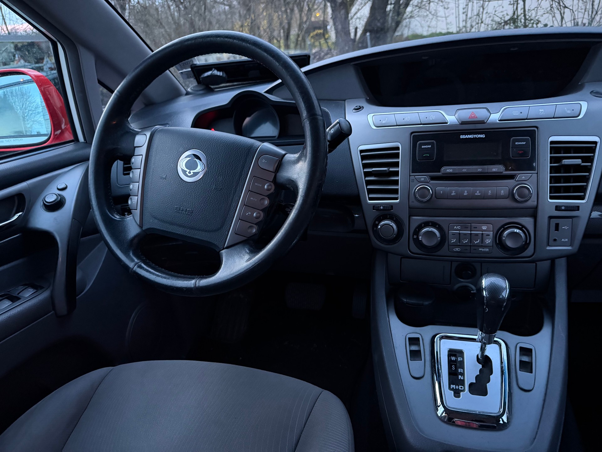 KGM-SsangYong Rodius SV200 e-XDi Quartz 4WD E-Tronic-image-5