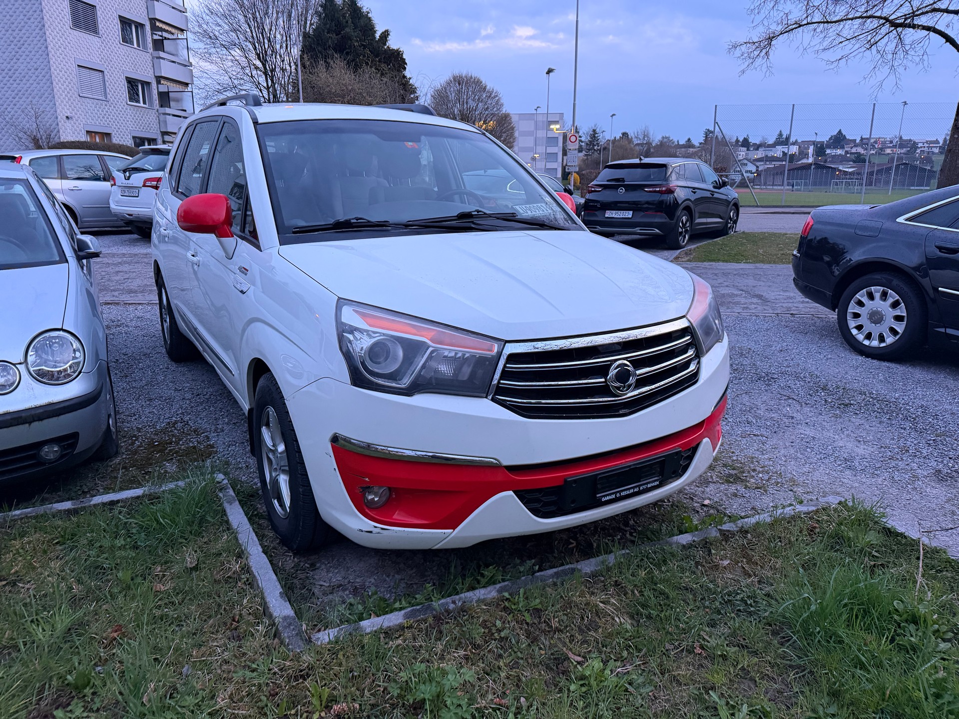 KGM-SsangYong Rodius SV200 e-XDi Quartz 4WD E-Tronic-image-1