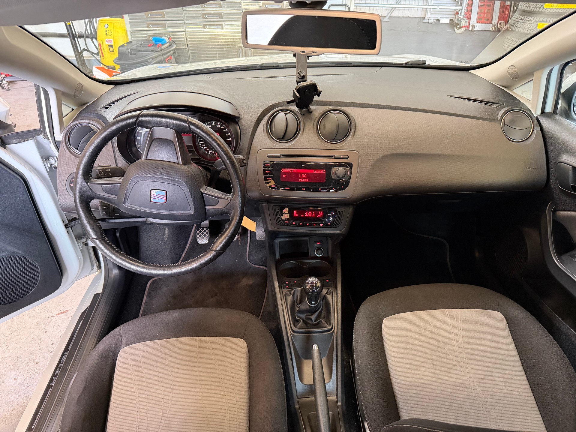 SEAT Ibiza SC 1.2 TSI Style Stopp-Start-image-12