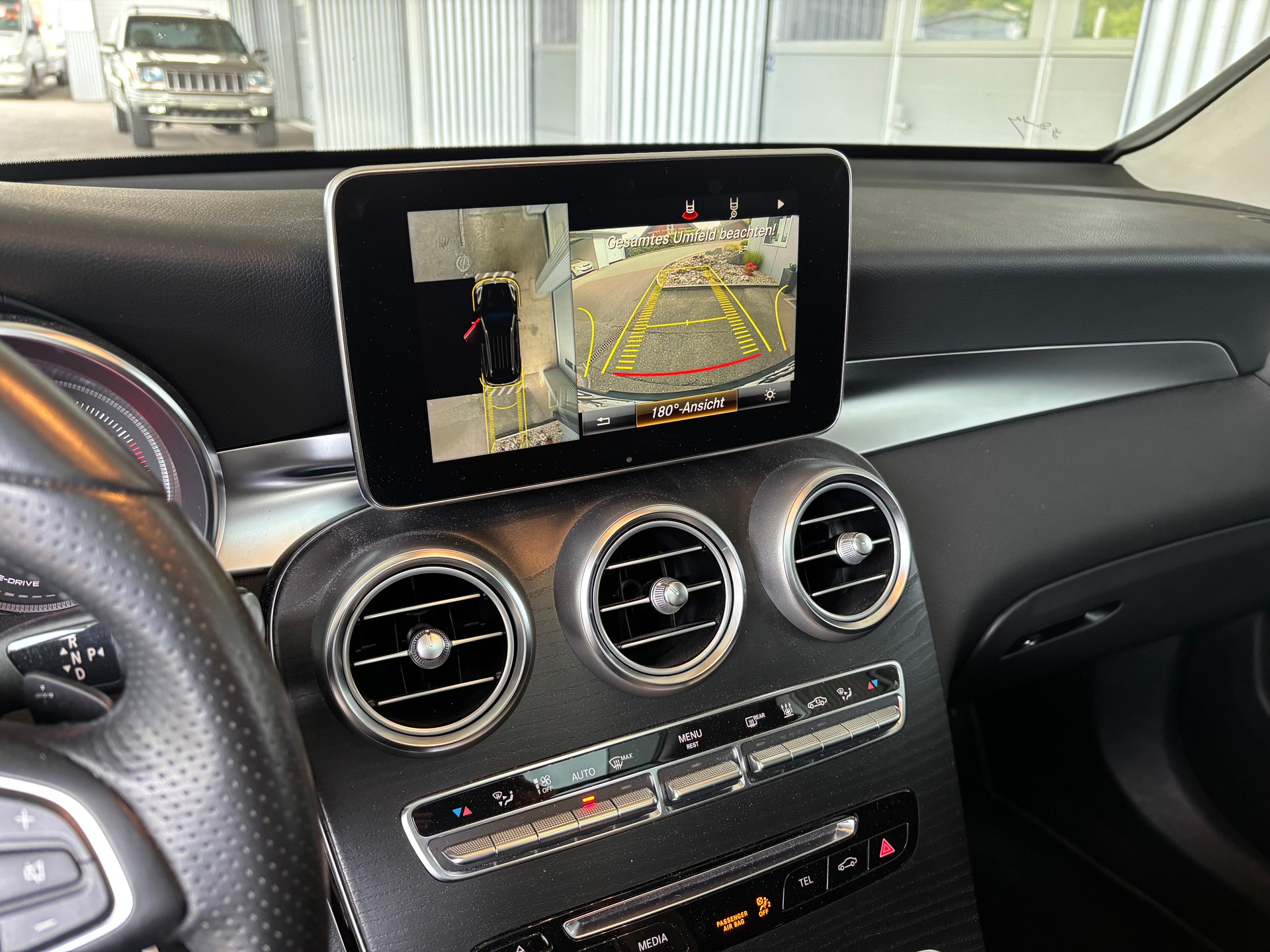 MERCEDES-BENZ GLC 350 e AMG Line 4Matic 7G-Tronic-image-7