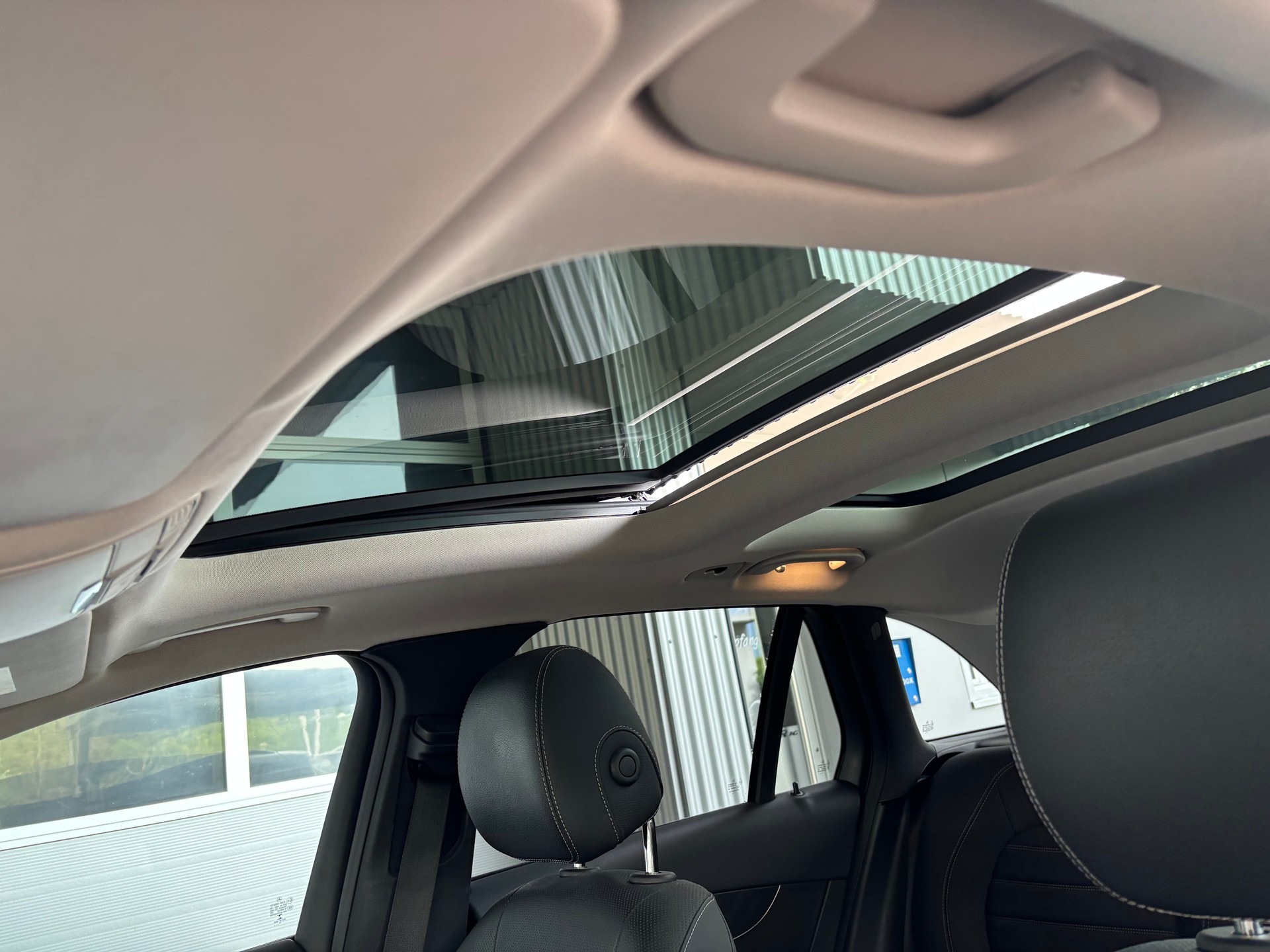 MERCEDES-BENZ GLC 350 e AMG Line 4Matic 7G-Tronic-image-10