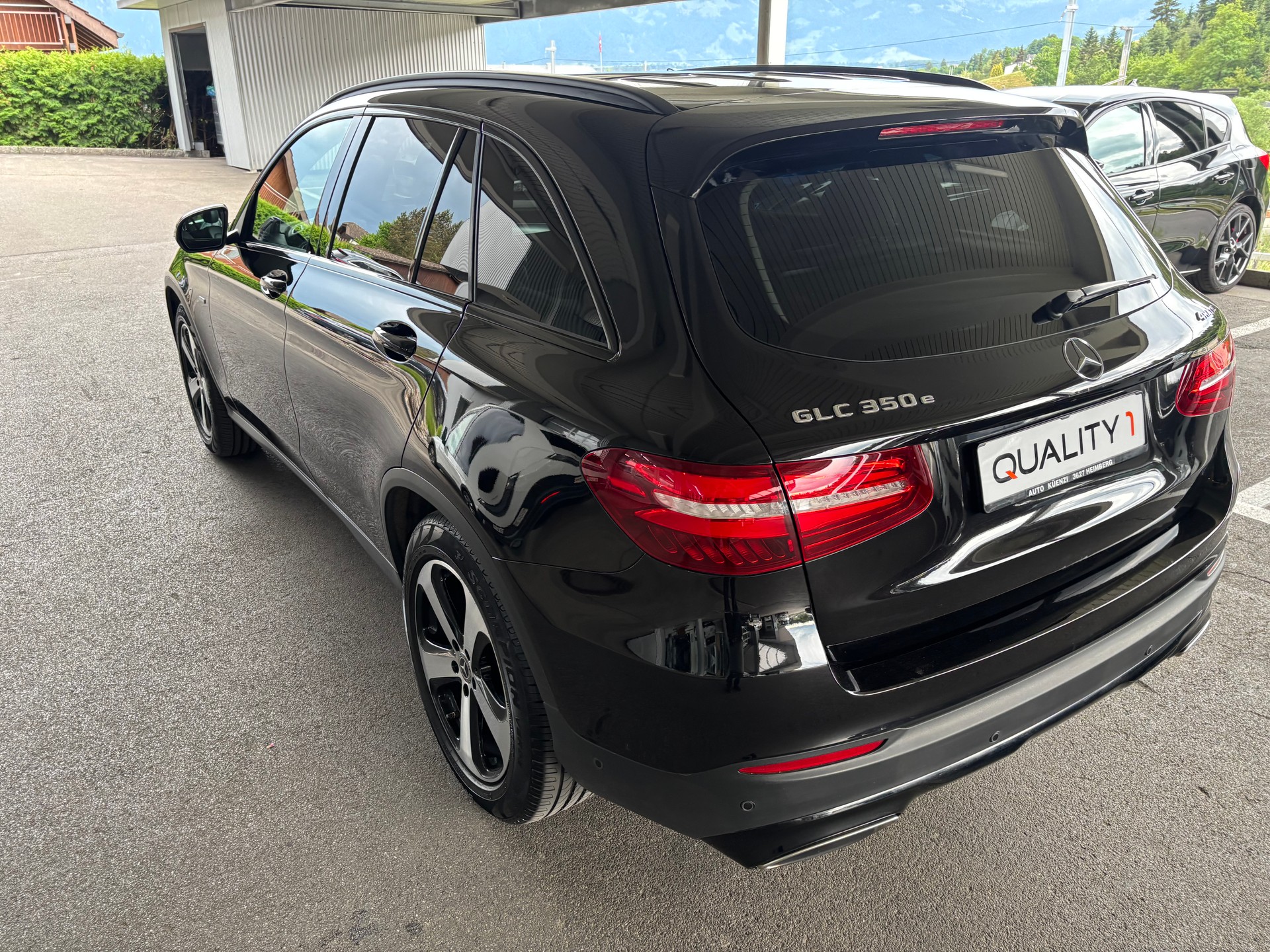 MERCEDES-BENZ GLC 350 e AMG Line 4Matic 7G-Tronic-showroom-element-2