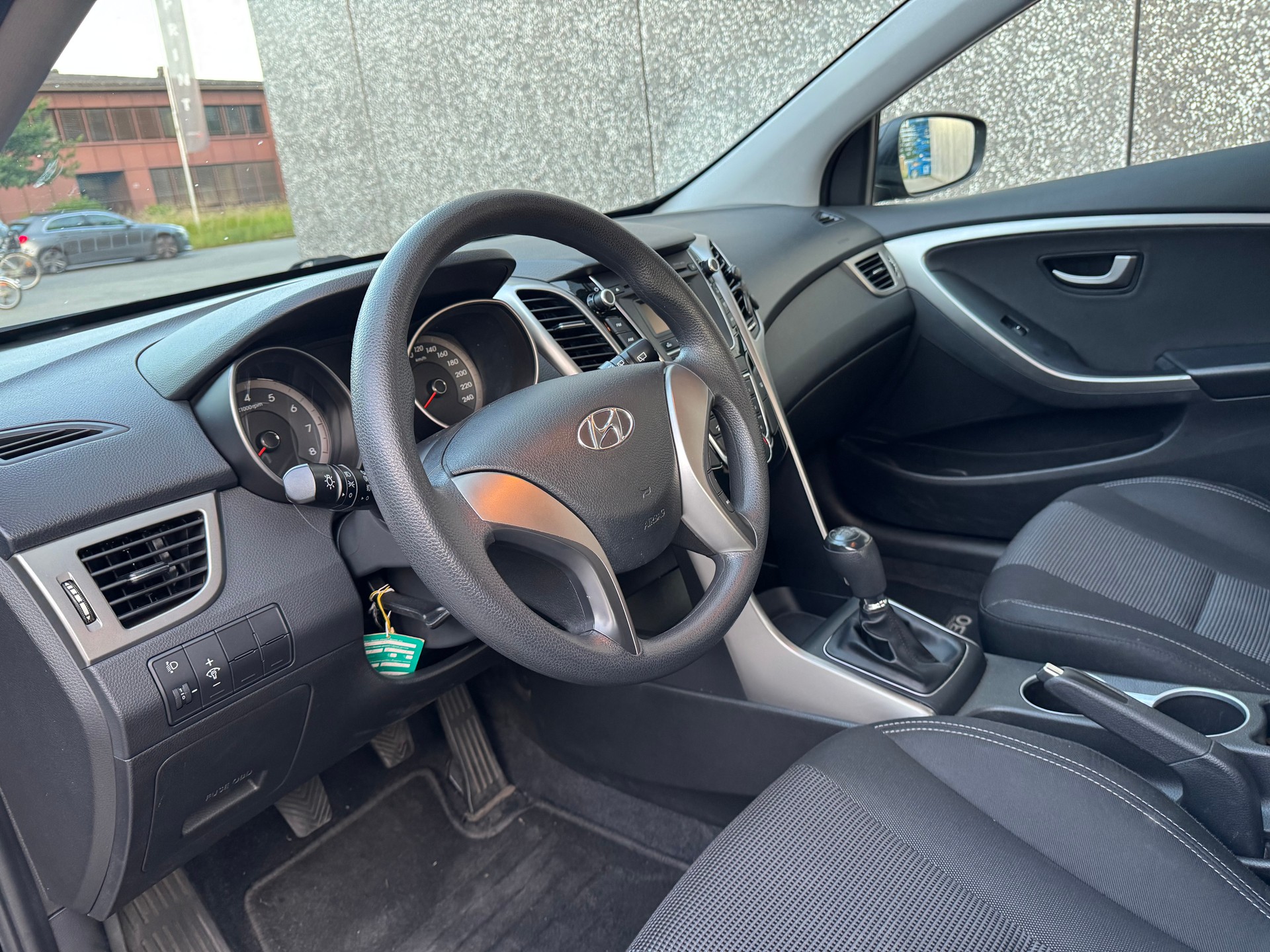 HYUNDAI i30 1.4 Comfort-image-11