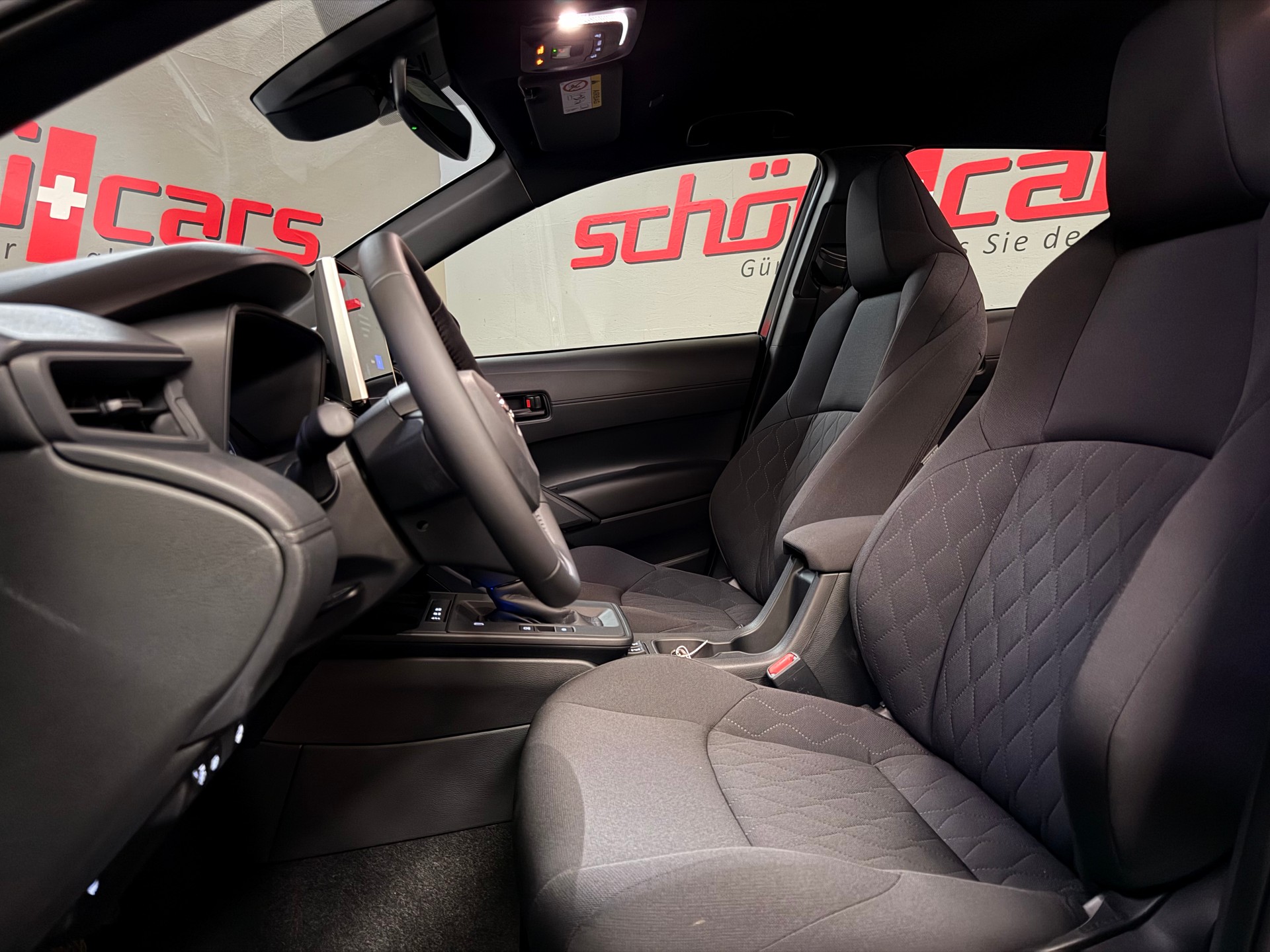 TOYOTA Corolla Cross 1.8 Comfort e-CVT-image-11