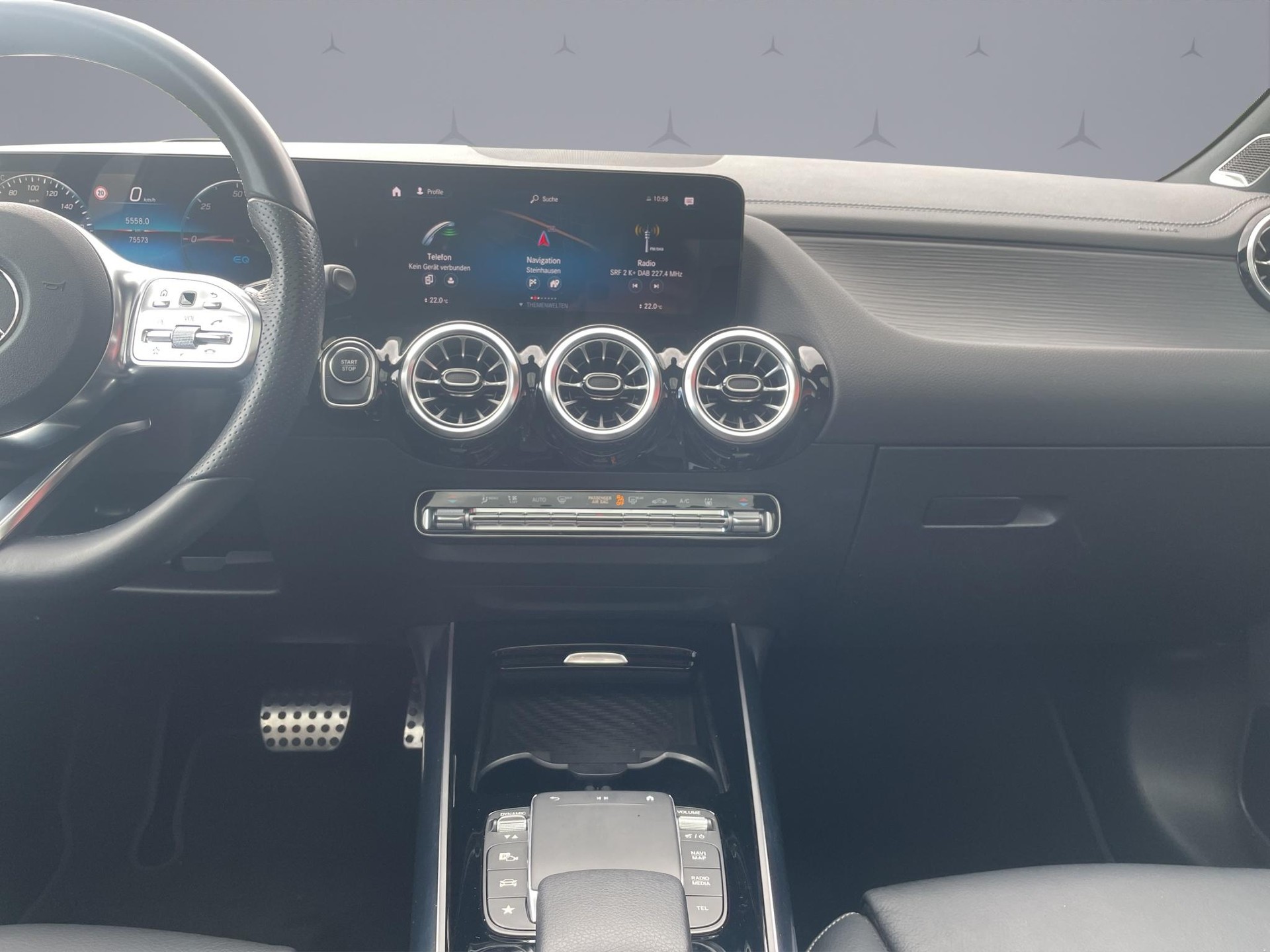 MERCEDES-BENZ EQA 300 Swiss Star AMG Line 4matic-image-14