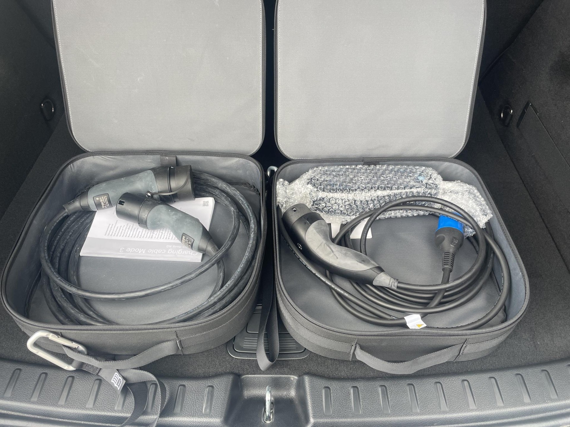 MERCEDES-BENZ EQA 300 Swiss Star AMG Line 4matic-image-20