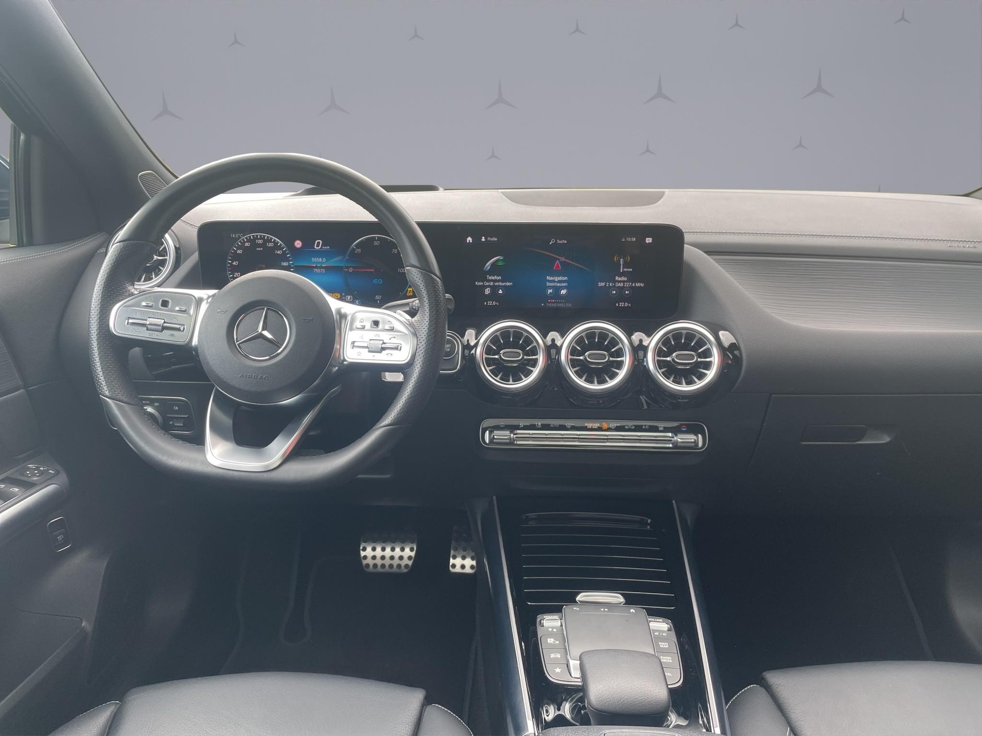 MERCEDES-BENZ EQA 300 Swiss Star AMG Line 4matic-image-13