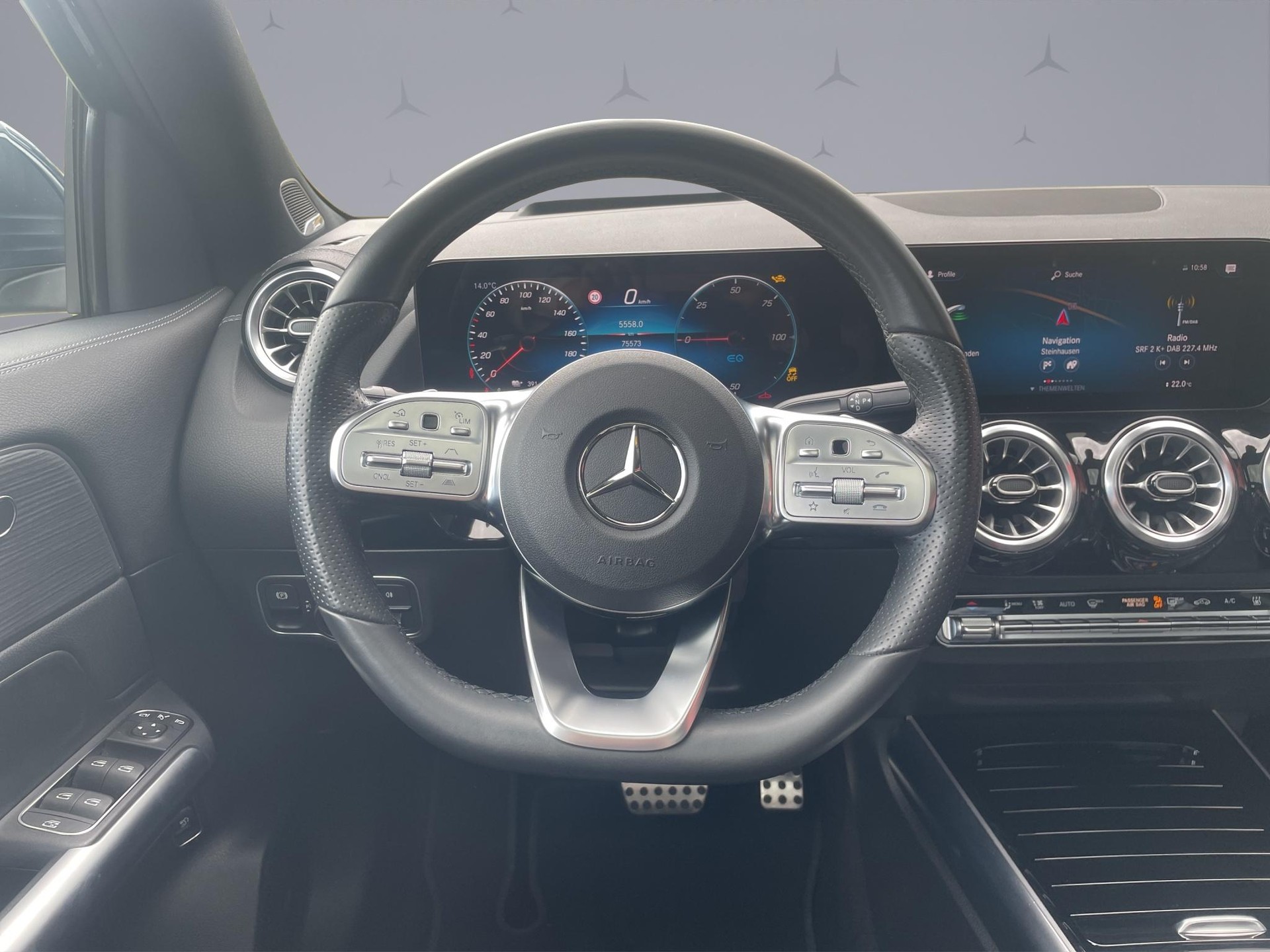 MERCEDES-BENZ EQA 300 Swiss Star AMG Line 4matic-image-11