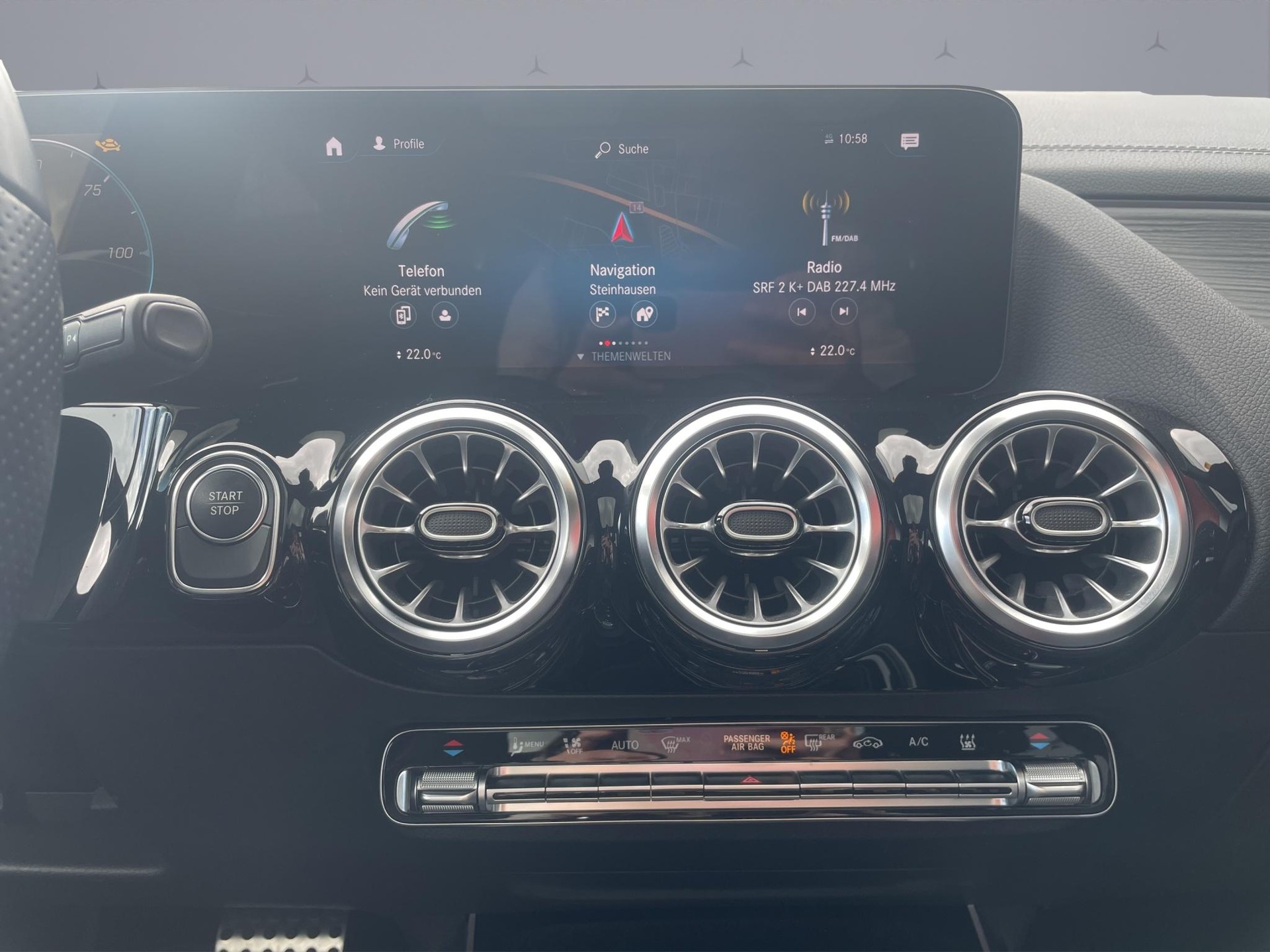 MERCEDES-BENZ EQA 300 Swiss Star AMG Line 4matic-image-15