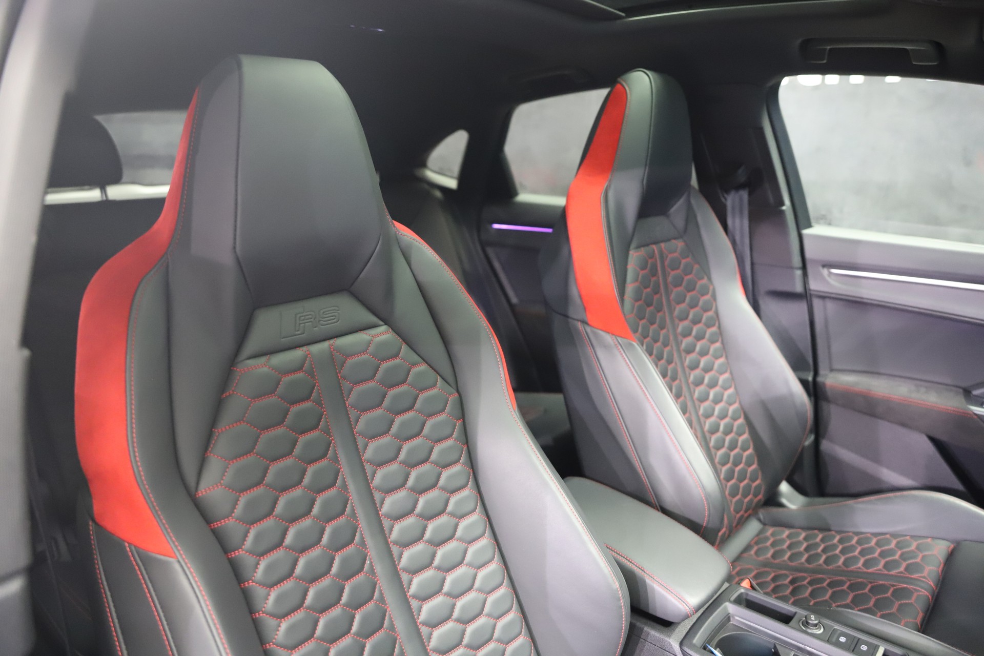 AUDI RS Q3 Sportback quattro S tronic-image-8