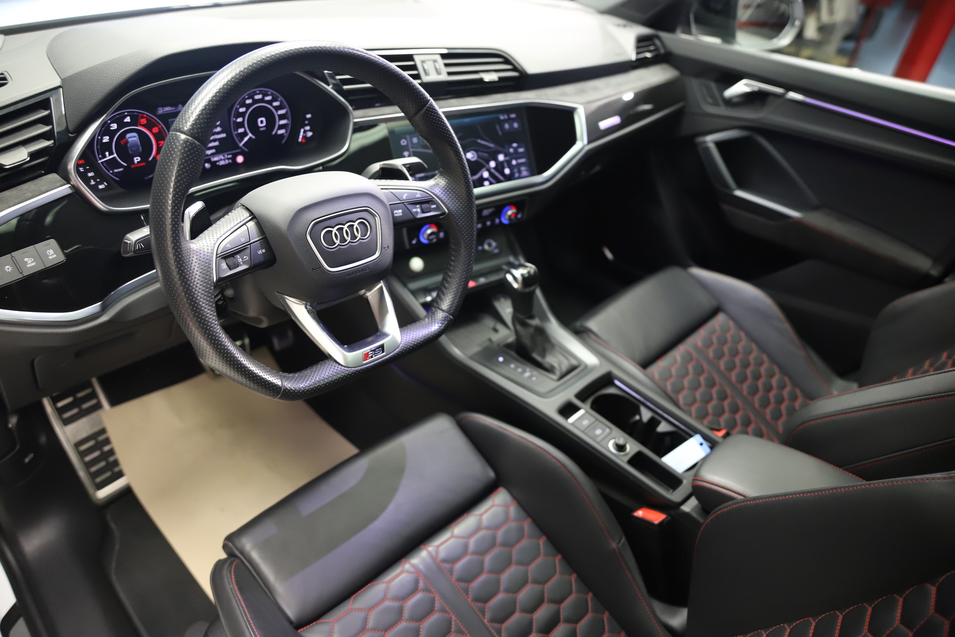 AUDI RS Q3 Sportback quattro S tronic-image-6