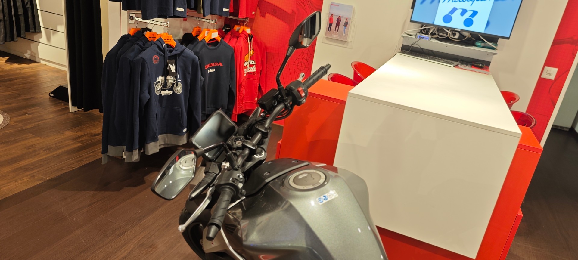 HONDA CB 750 Hornet (35kW) E-Clutch-image-7