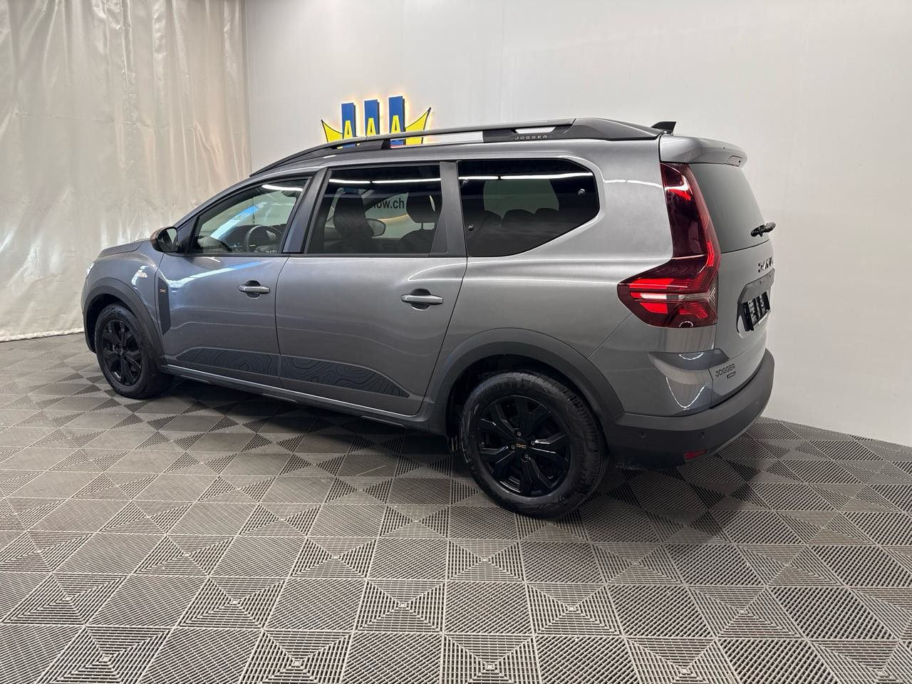 DACIA Jogger HEV 140 Extreme+-showroom-element-1