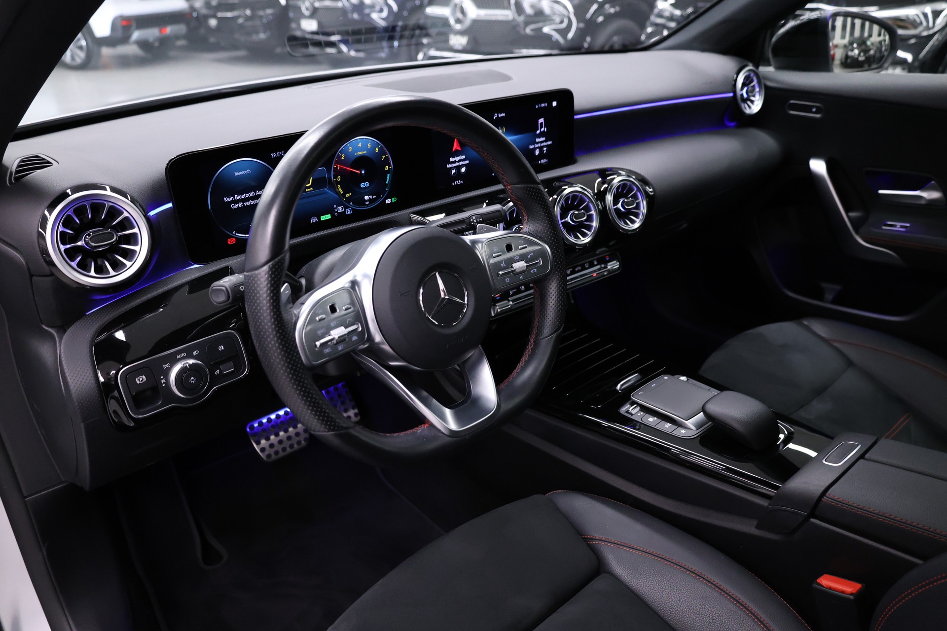 MERCEDES-BENZ A 250 e AMG Line-image-14